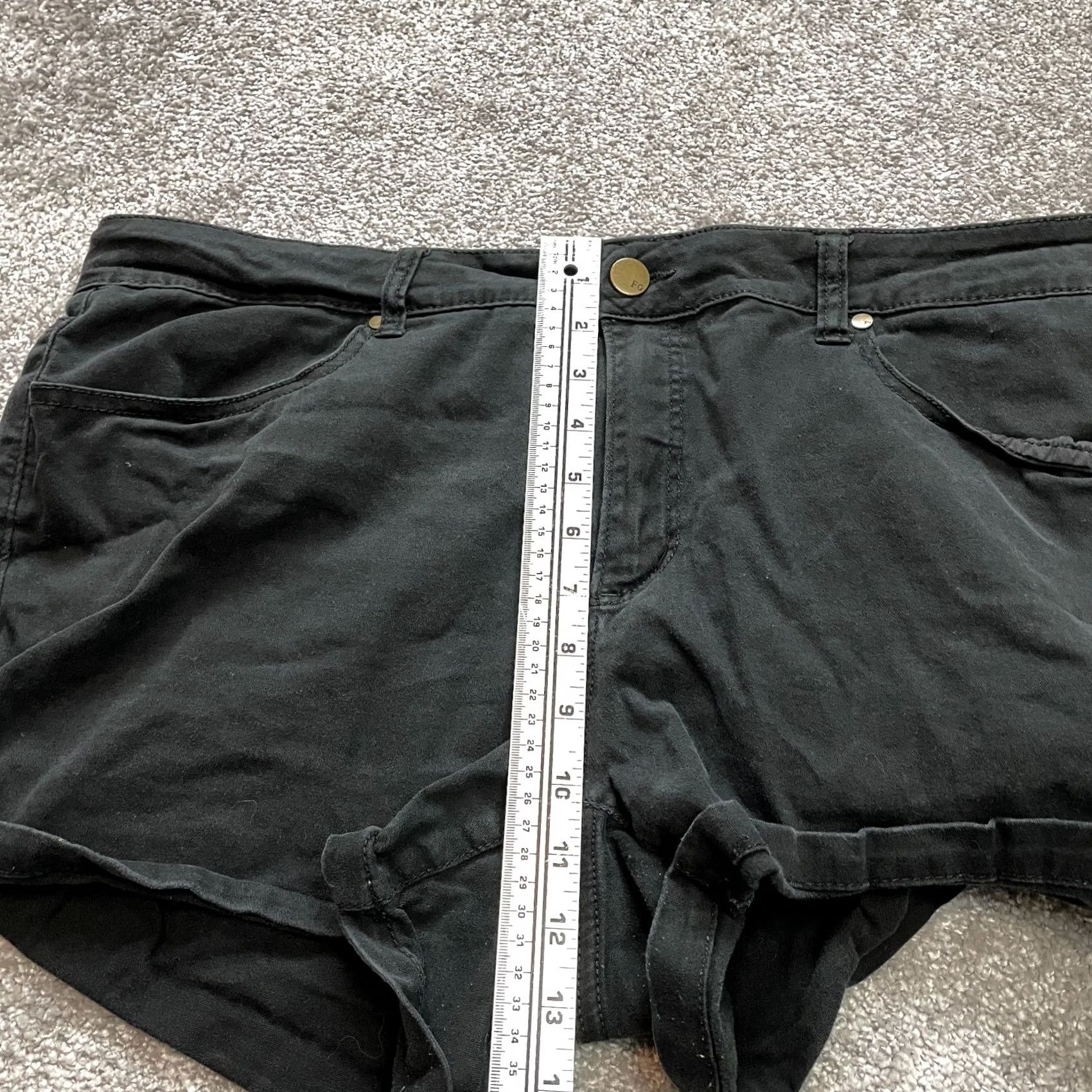 Faded Glory Faded Glory Bermuda Jean Shorts Womens 18 Black Solid Cotton Casual Pockets 4" Jeans Bermuda 18 Womens Black Cotton Denim Pockets 5-Pocket USA 4" Size 27" / US 4 / IT 40 - 7 Thumbnail