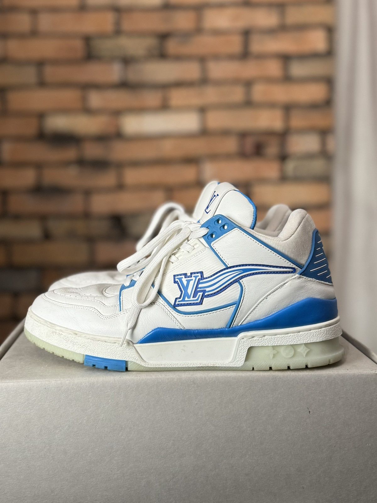 Louis Vuitton SS19 AZUR BLUE TRAINER LOW WHITE SNEAKERS LOGO MONOGRAM Size US 10 / EU 43 - 3 Thumbnail