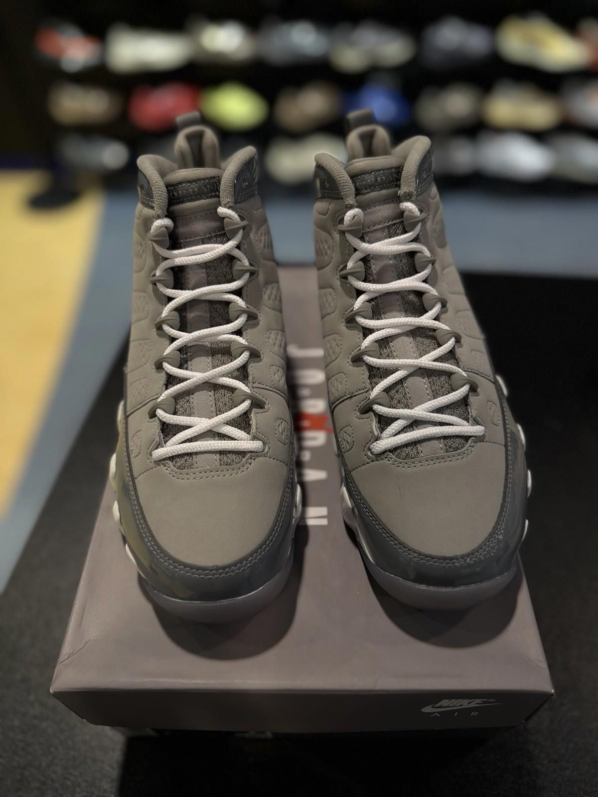 Jordan Brand Air Jordan 9 Retro (GS) Medium Grey/Cool Grey-White 7Y/8.5W Size US 7 / EU 40 - 5 Thumbnail