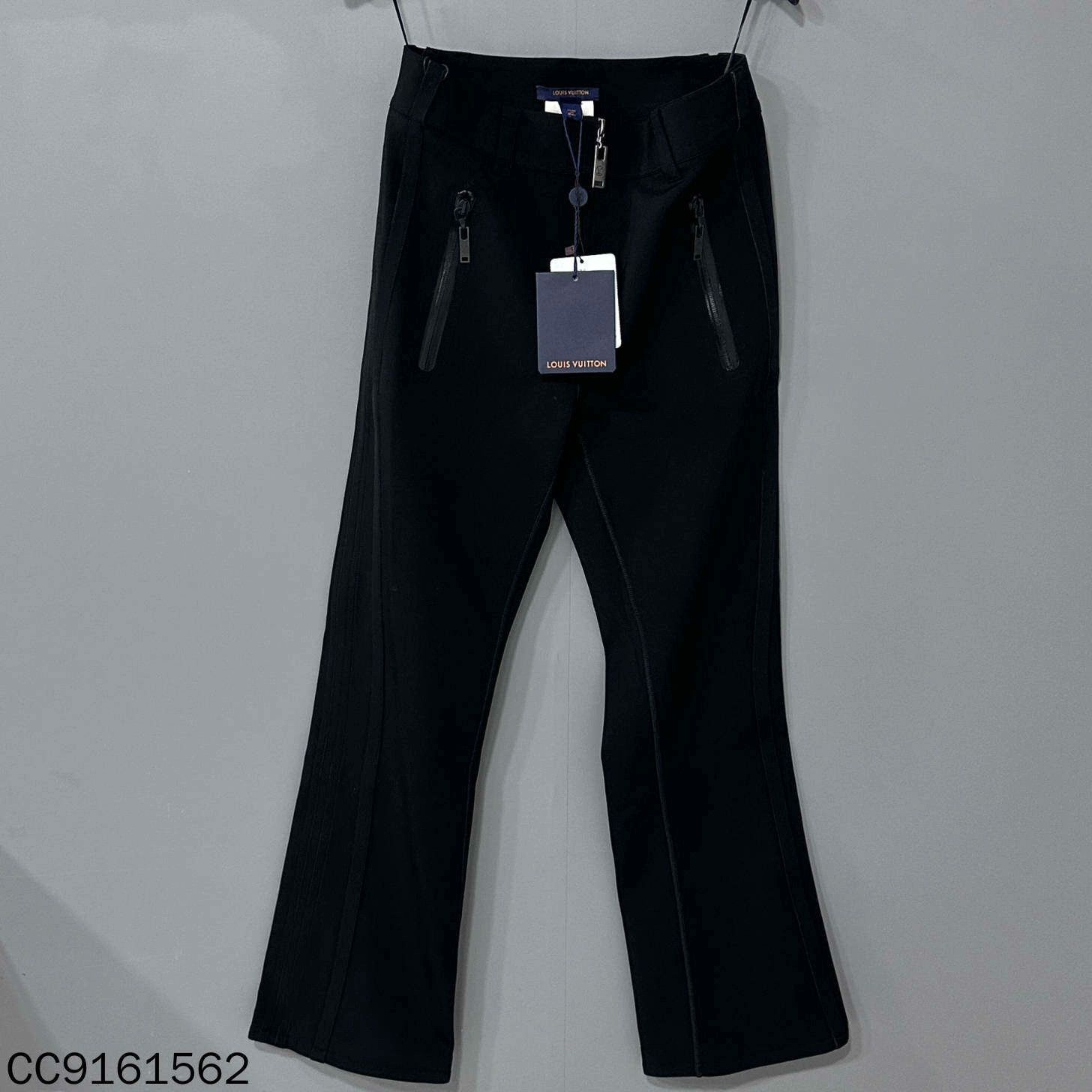 Louis Vuitton Louis Vuitton Retro Black Casual Pants 30 Men Size US 30 / EU 46 - 1 Thumbnail