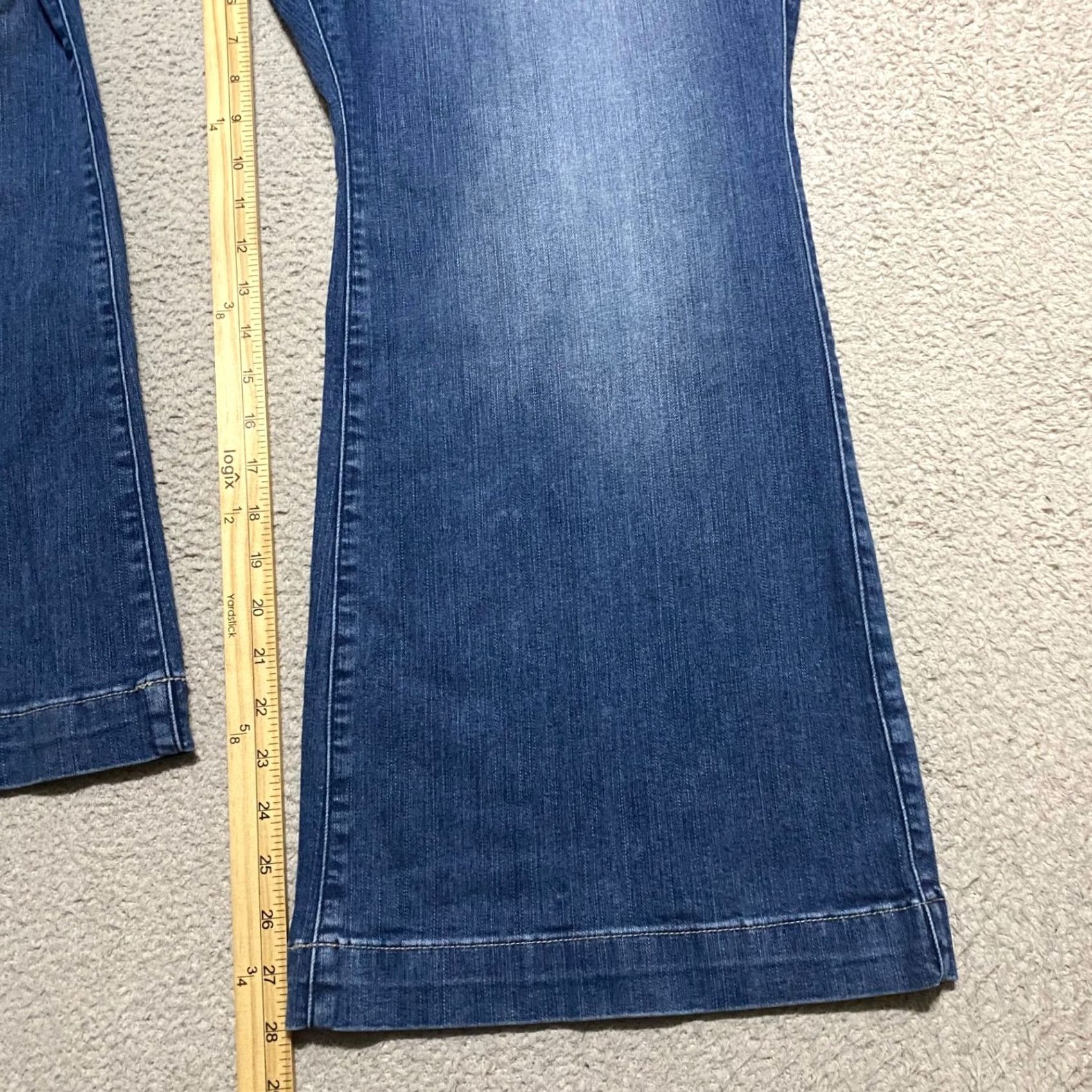 Torrid Torrid Jeans Flared 26P Petite Blue Denim Medium Wash 5-Pocket Stretch Size 26" / US 2 / IT 38 - 6 Thumbnail