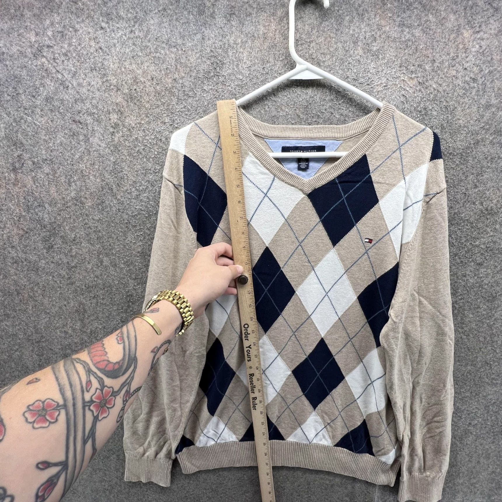 Tommy Hilfiger Tommy Hilfiger Sweater Mens L Beige Cotton V Neck Argyle Pullover Knit Logo Size US L / EU 52-54 / 3 - 6 Thumbnail