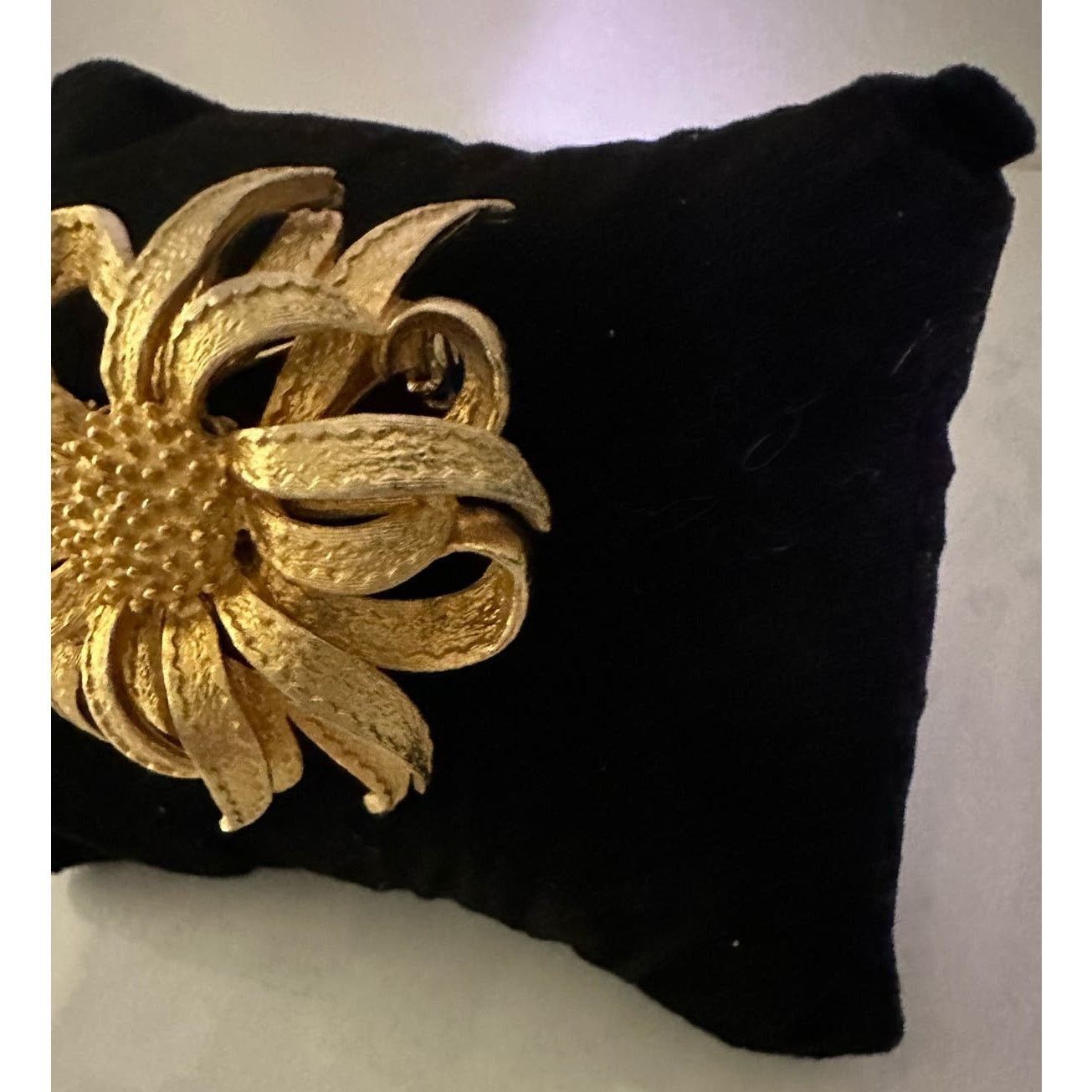 Vintage Gold Tone Flower Sunburst 2” Brooch Pin Atomic Vintage Size ONE SIZE - 4 Thumbnail