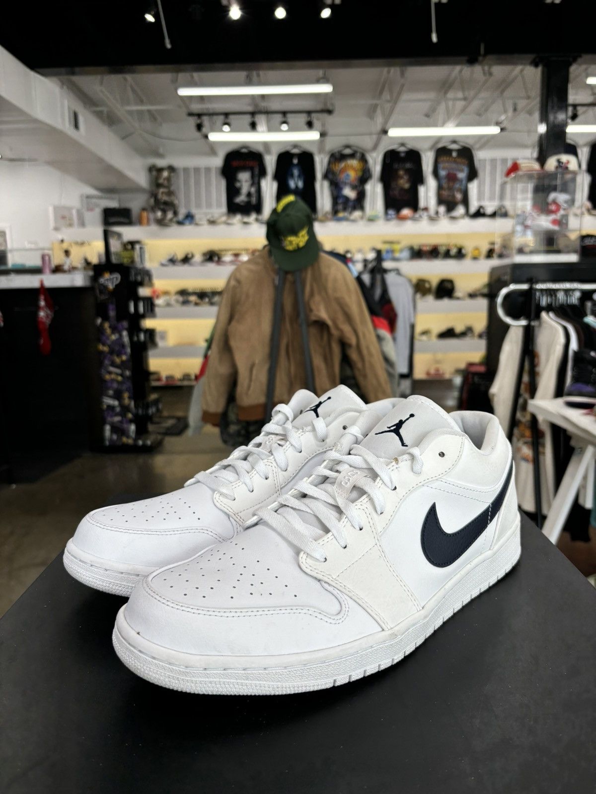 Jordan Brand Jordan 1 Low White Obsidian Sz. 14 Size US 14 / EU 47 - 1 Thumbnail