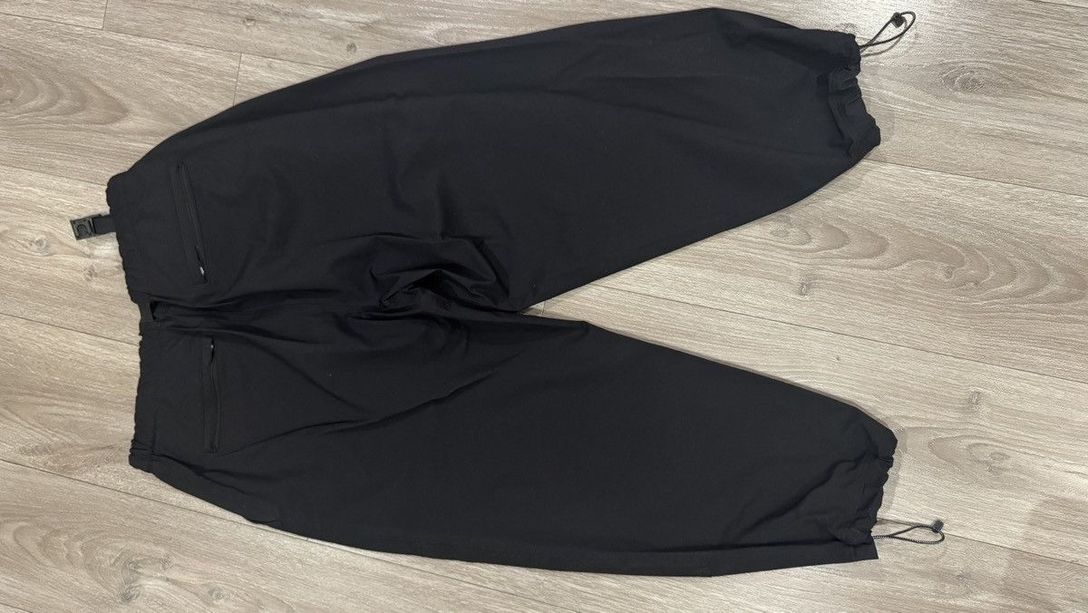 Comme des Garcons Homme Comme des Garcons Homme cropped black nylon pants Size M Size US 32 / EU 48 - 7 Thumbnail