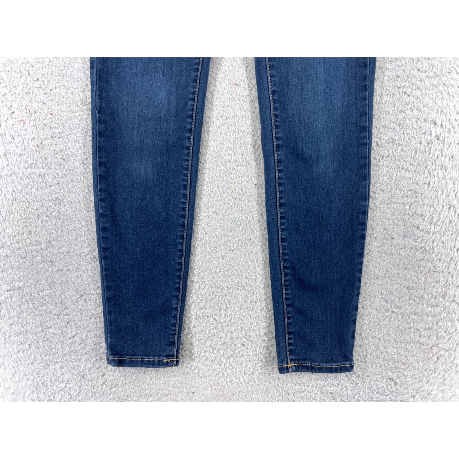 Vintage WallFlower Jeans Jeans Women 3 Blue Denim Skinny Low Rise 22x25 WallFlower Jeans Women 3 Blue Denim Jeans Skinny Low Rise 22x25 Size 26" / US 2 / IT 38 - 2 Thumbnail