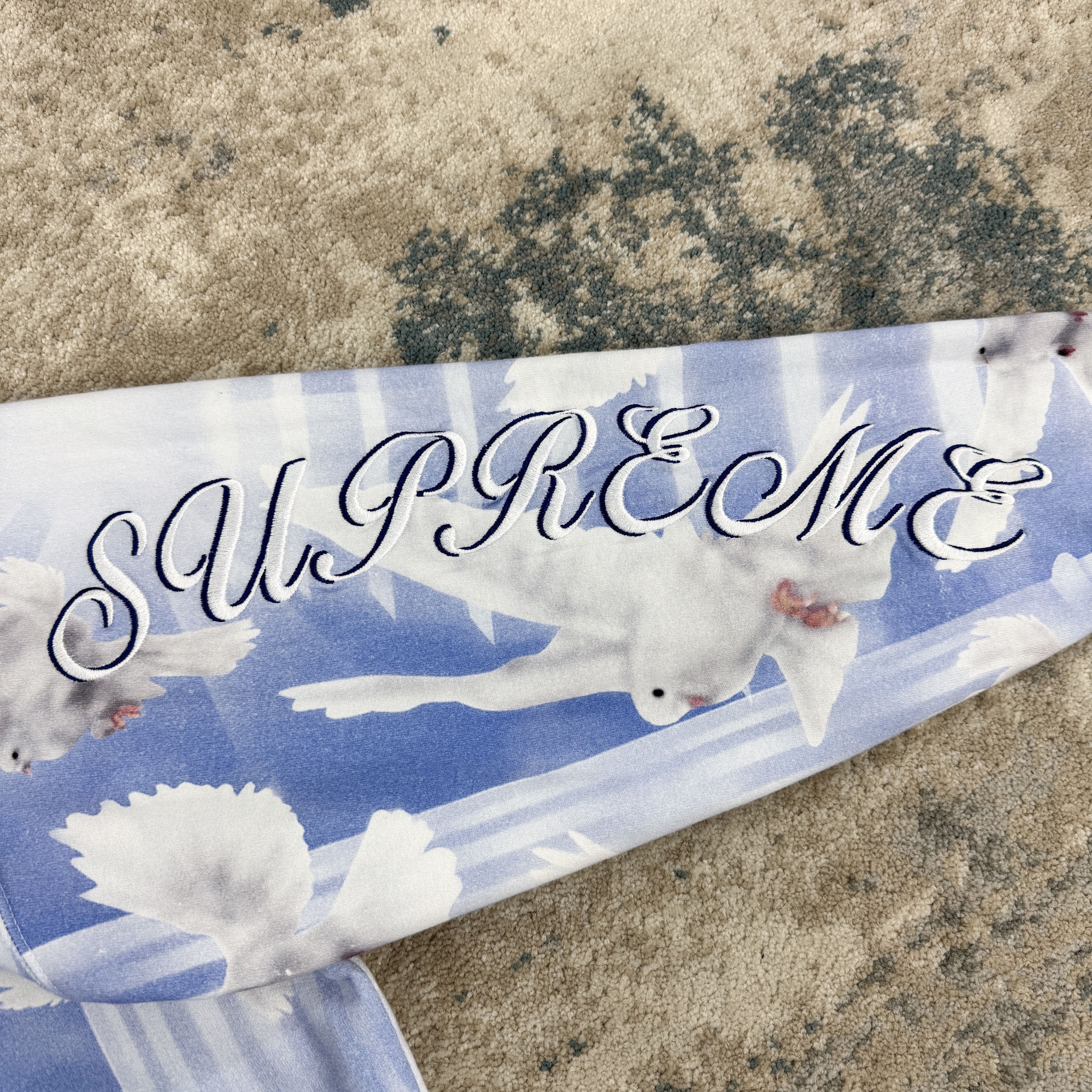 Supreme Supreme Doves Hooded Sweatshirt In Blue & White RRP £500 Size US M / EU 48-50 / 2 - 6 Thumbnail