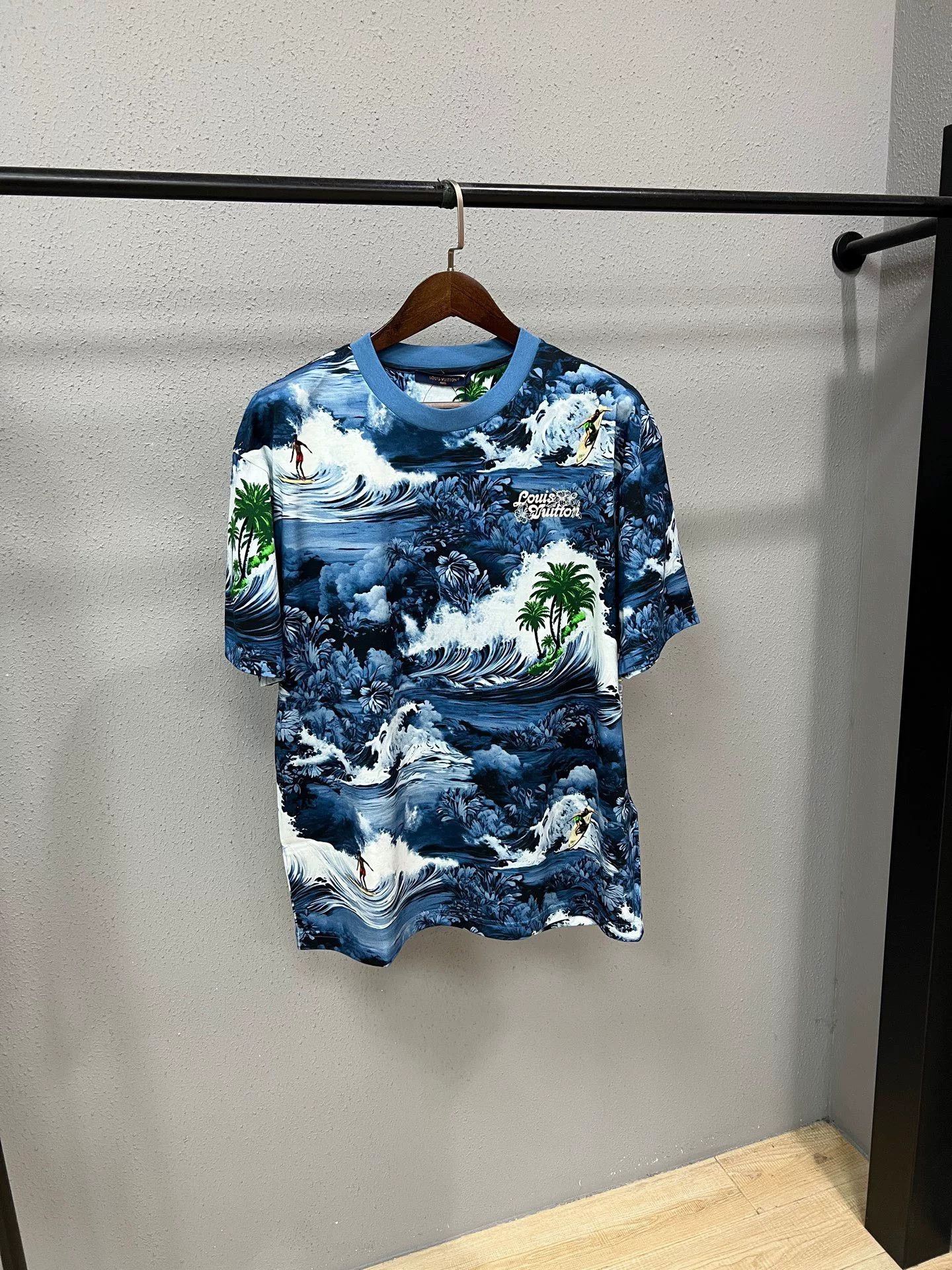 Louis Vuitton LV New Wave Short-Sleeve Size US XL / EU 56 / 4 - 1 Thumbnail