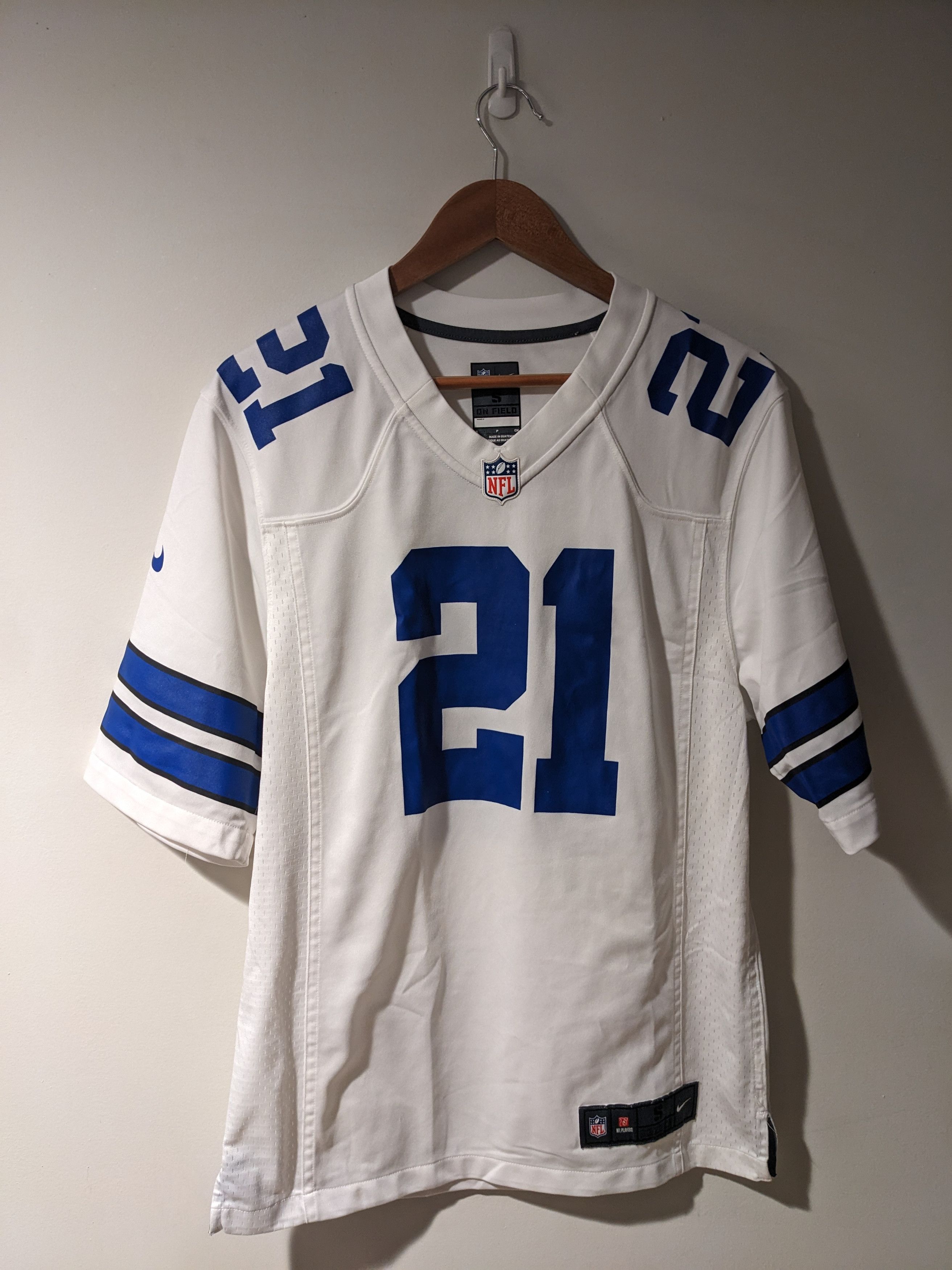 NFL × Nike Dallas Cowboys Ezekiel Elliot NFL Football Small Jersey Size US S / EU 44-46 / 1 - 3 Thumbnail