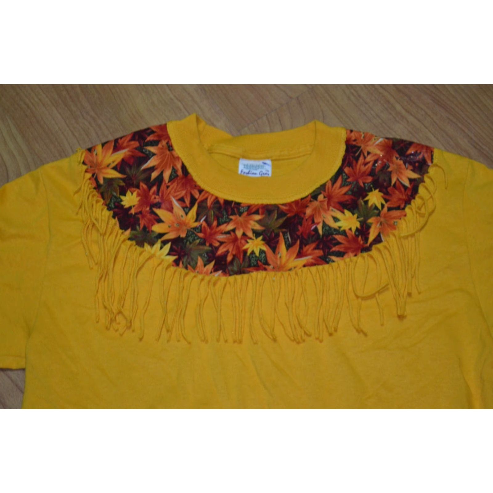 Vintage VINTAGE Women’s 90s Wild Fall Leaves Native Fringe Embellished T Shirt Medium Yellow Autumn Graphic Tee Fashion Gear Womens Shirts Size M / US 6-8 / IT 42-44 - 2 Thumbnail