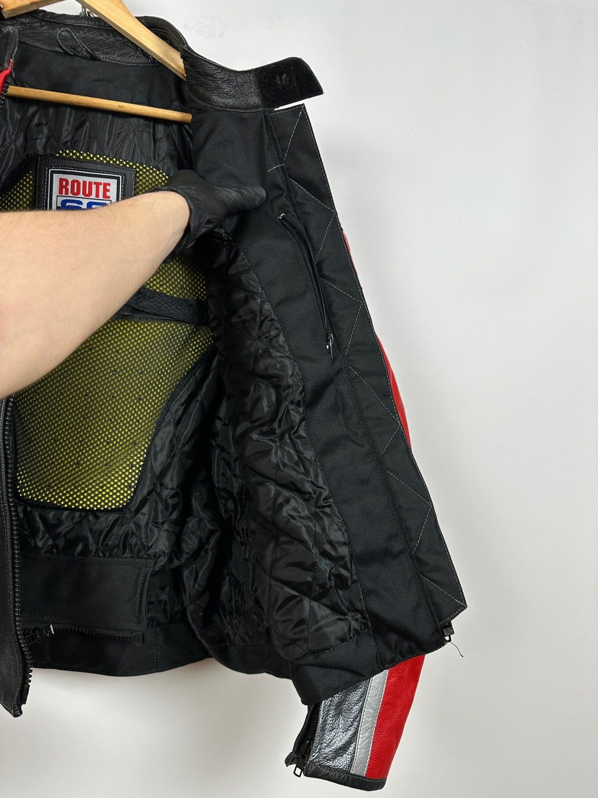 Other Route 69 Michelin Shell Motorcycle Racing Leather Jacket Size US XL / EU 56 / 4 - 12 Thumbnail