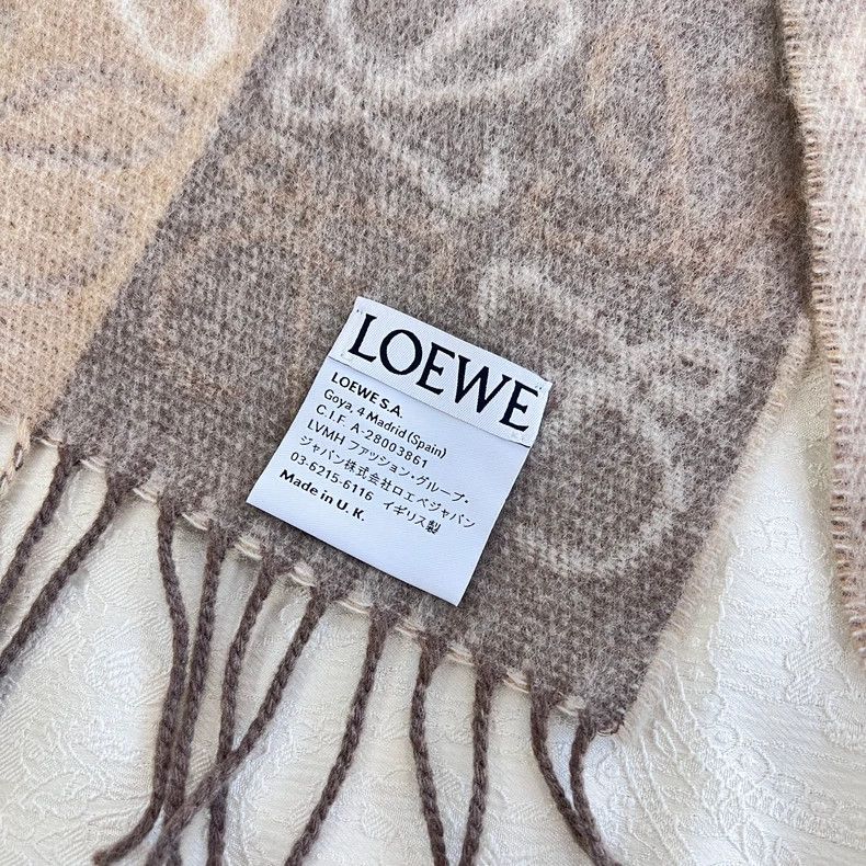 Loewe LOEWE A scarf covered with geometric patterns Size ONE SIZE - 3 Thumbnail