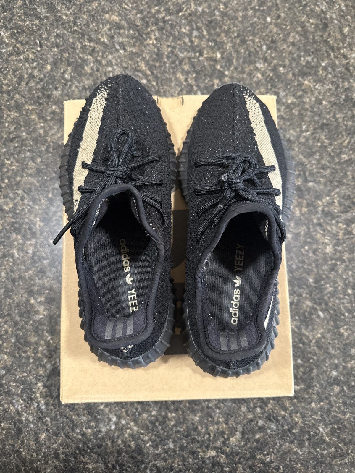 Yeezy YEEZY BOOST 350 CORE GREEN V2 Size US 8 / EU 41 - 7 Thumbnail