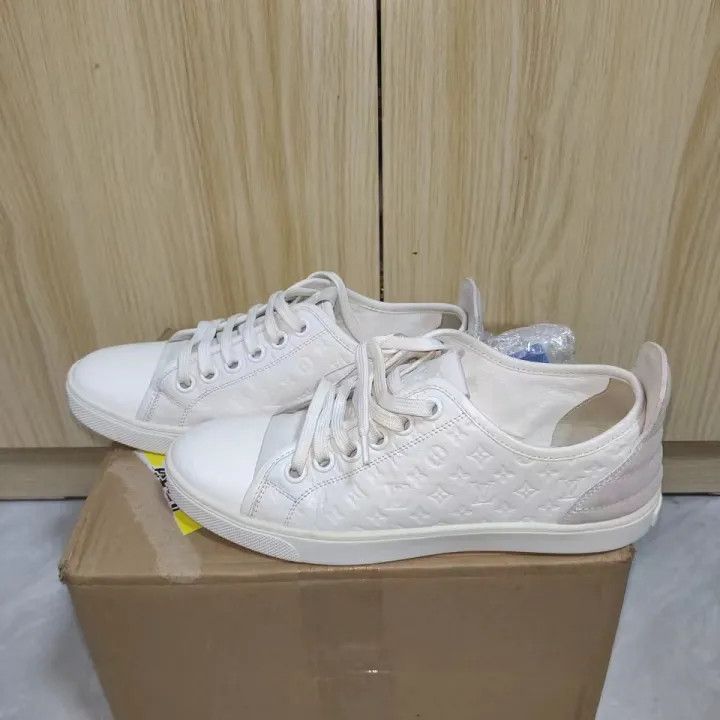 Louis Vuitton Louis Vuitton Low-Top Slip-Resistant Sneakers 0079 Size US 6 / IT 36 - 1 Thumbnail