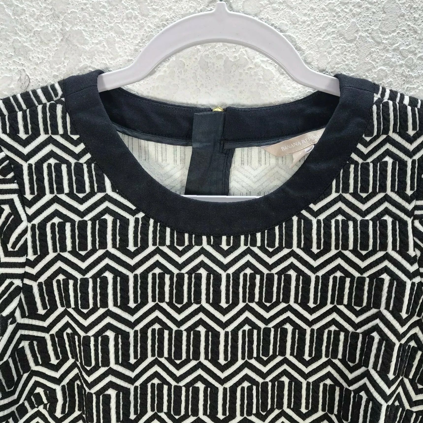 Banana Republic Banana Republic Dress Shirt Women Geometric Short Sleeve Bodycon White Black Sz 2 Summer Casual Party/Cocktail Womens Size 26" / US 2 / IT 38 - 4 Thumbnail