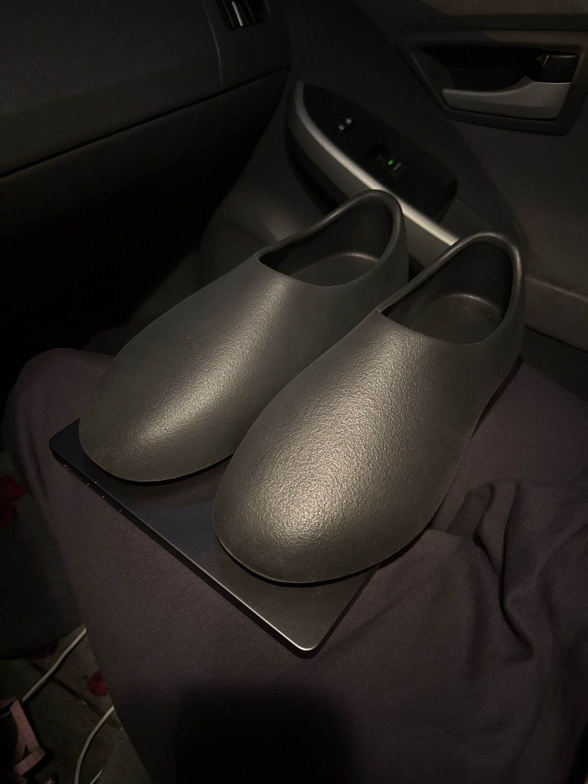 Yeezy Yeezy season SL-01 slide brand new with zip bag Size US 10 / EU 43 - 1 Thumbnail