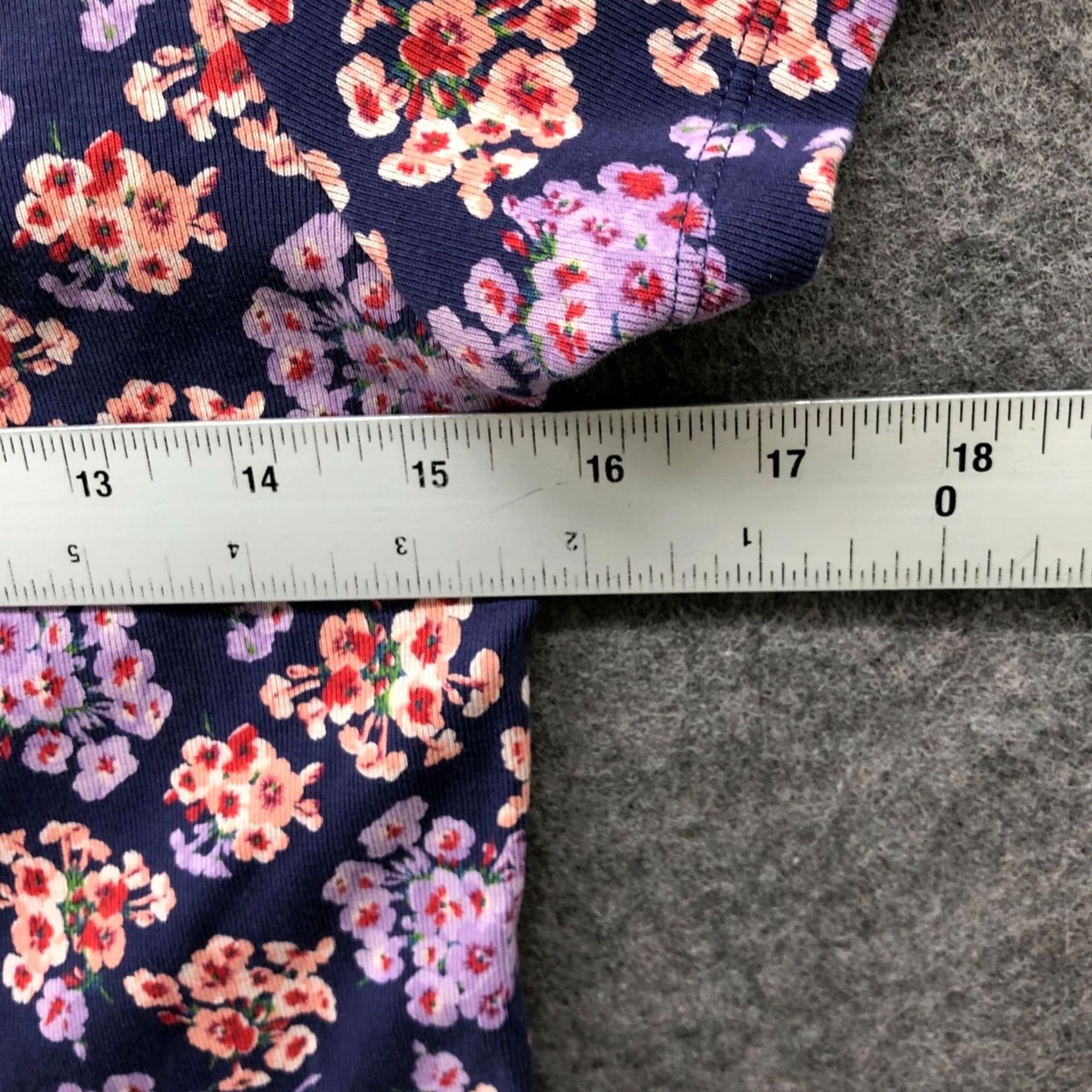 Uniqlo Uniqlo T-Shirt Womens M Cropped Short Sleeve Floral Scoop Neck Navy Slim Casual Shirt Size M / US 6-8 / IT 42-44 - 5 Thumbnail
