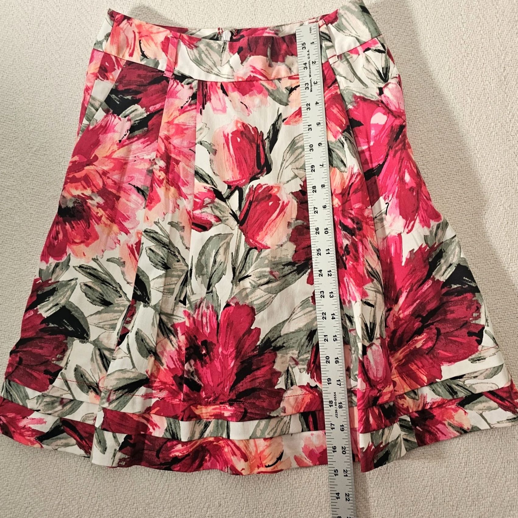 White House Black Market VINTAGE White House Black Market Skirt, Short, Flare, Pockets, Red Floral, 0, Womens Size 25" / US 0 / IT 36 - 4 Thumbnail