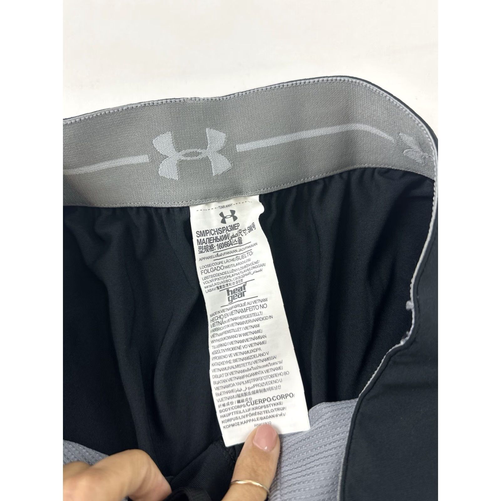 Under Armour Under Armour Shorts Women’s S Black Athletic Gym & Training Running Cross Training Sample NWT Size 28" / US 6 / IT 42 - 4 Thumbnail