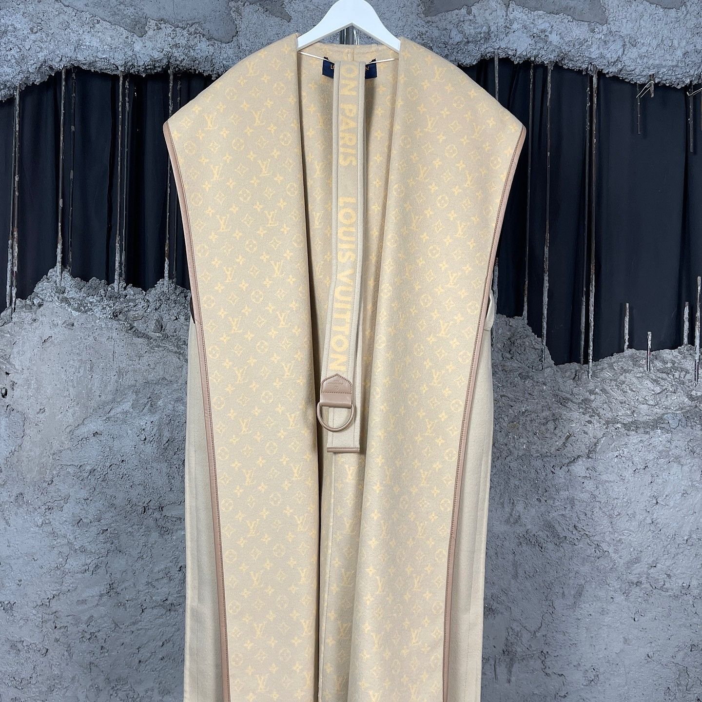 Louis Vuitton Louis Vuitton Monogram Hooded Coat Size 34 Size XXS / US 00 / IT 34 - 1 Thumbnail
