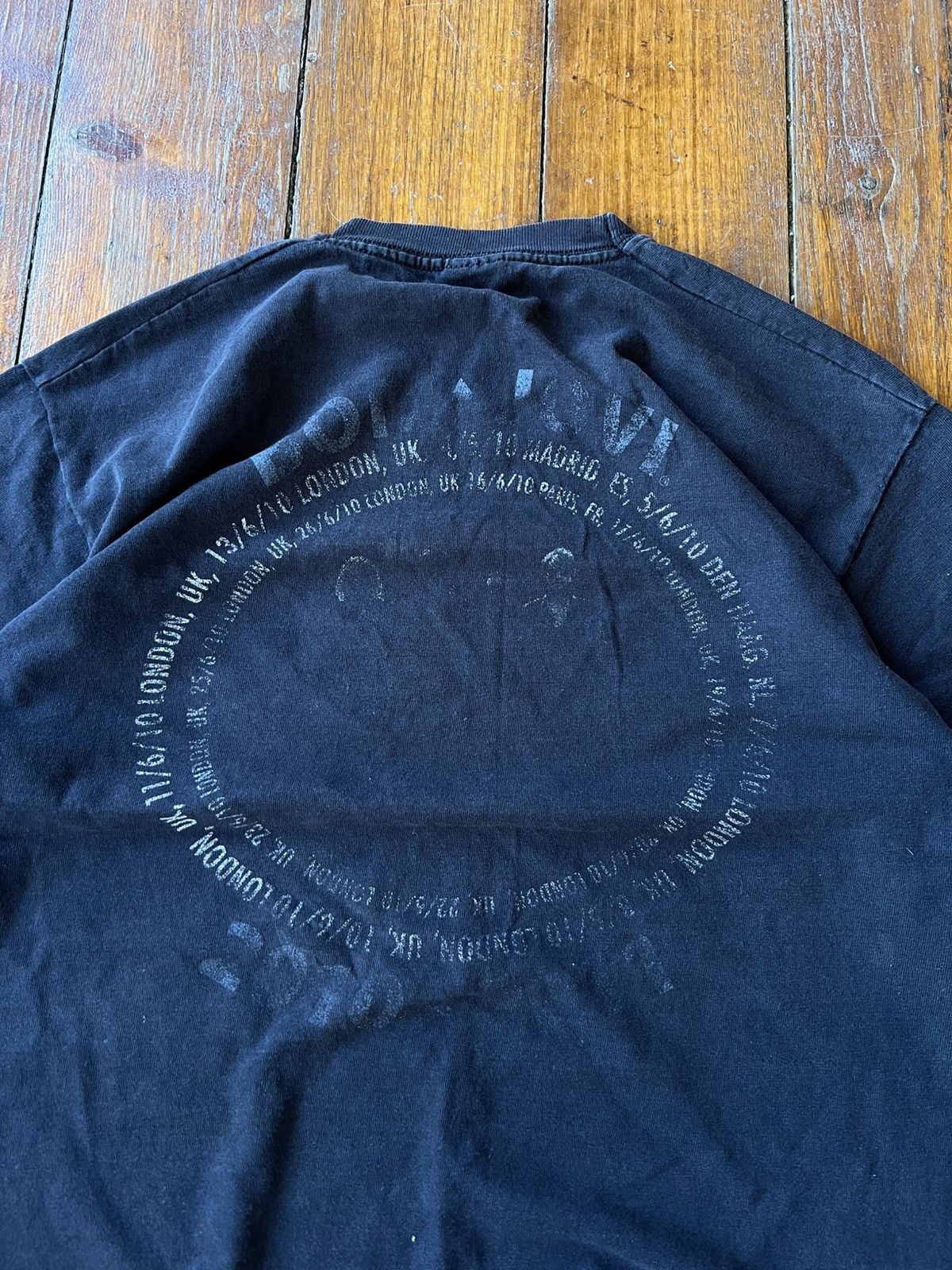Band Tees 2010/2011 VINTAGE BON JOVI NORTH AMERICA TRHE CIRCLE TOUR Size US L / EU 52-54 / 3 - 8 Thumbnail