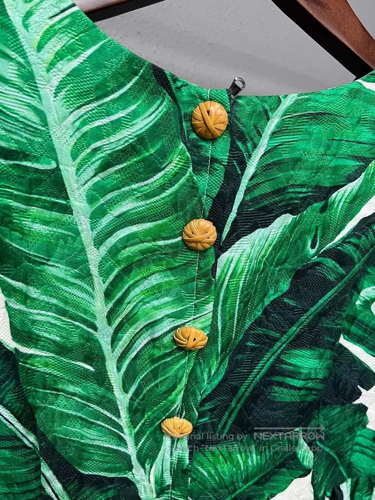 Dolce & Gabbana green banana leaf sleeveless dress. Size M / US 6-8 / IT 42-44 - 4 Thumbnail
