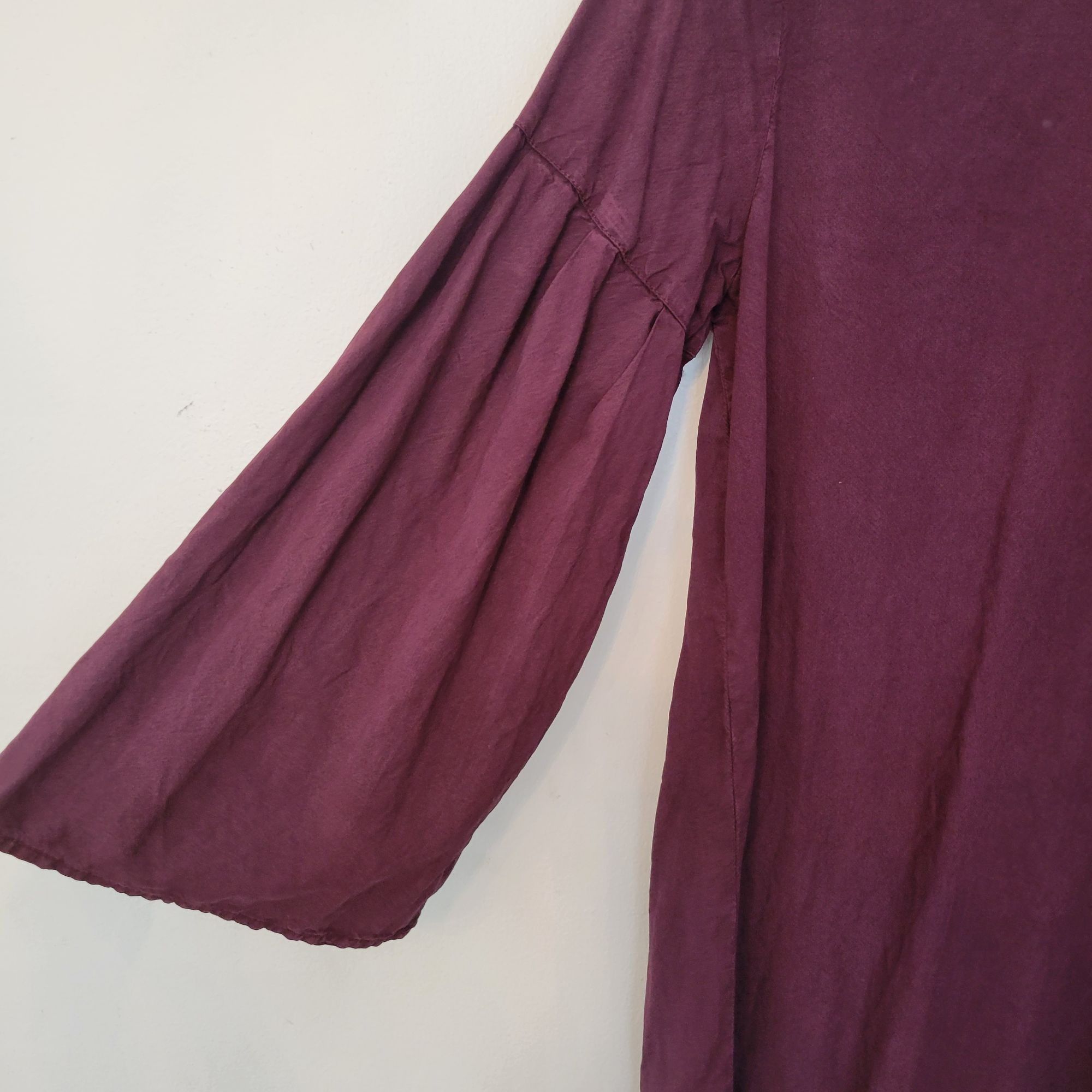 Anthropologie Anthropologie Cloth Stone M Burgundy TIFFANY Bell Sleeves Sh Size M / US 6-8 / IT 42-44 - 4 Thumbnail