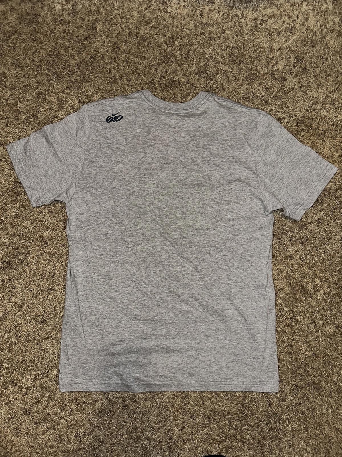 Nike Nike Men’s 6.0 Logo Grey/Black T-Shirt Size US M / EU 48-50 / 2 - 4 Thumbnail