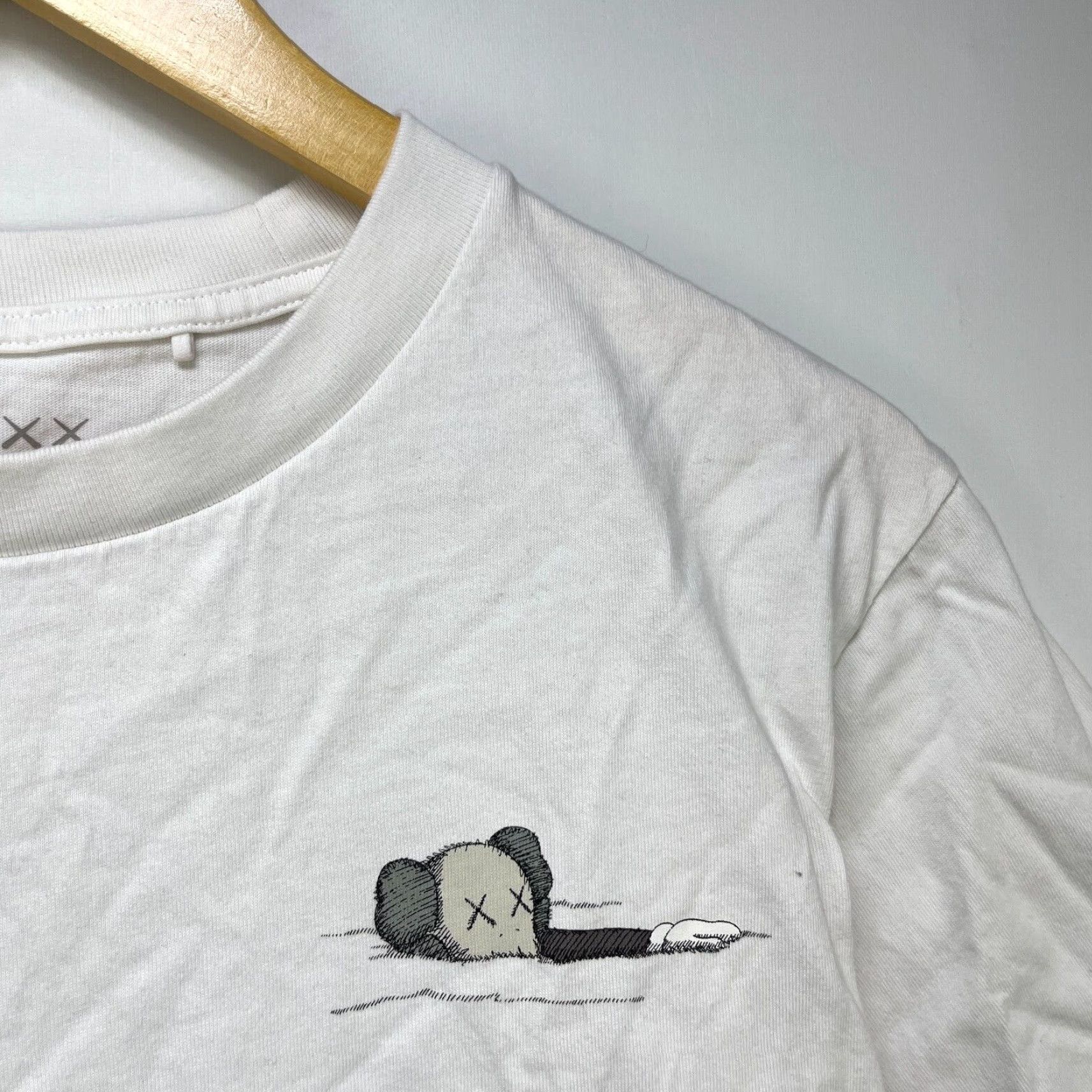 Kaws Uniqlo X KAWS UT T Shirt Small Sesame Street Art Ocean Mens T-Shirt White KAWS x Uniqlo 90s vibe? Size US S / EU 44-46 / 1 - 5 Thumbnail