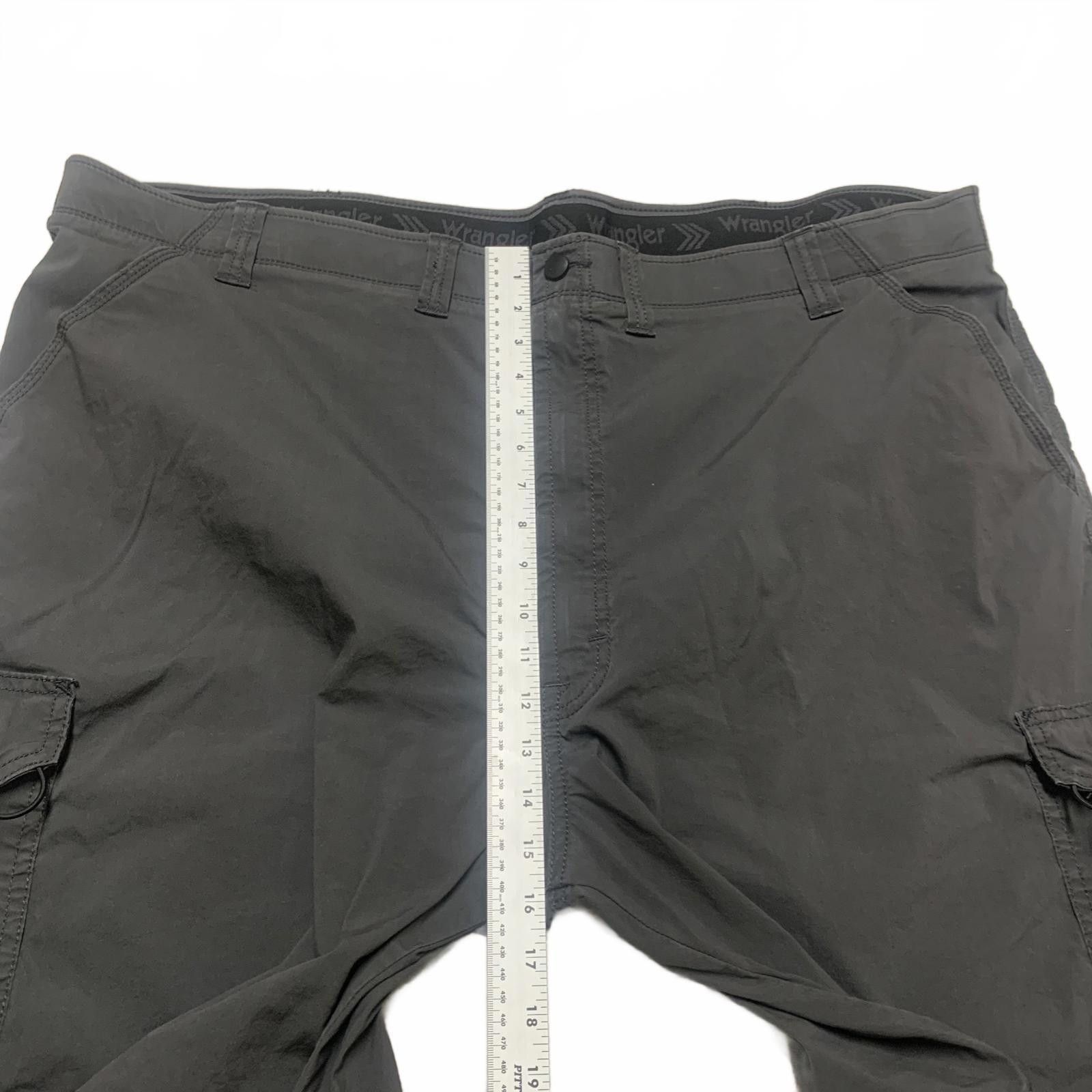 Wrangler Wrangler Men's Sz 48 Gray Cargo Shorts W49 Size US 44 / EU 60 - 6 Thumbnail