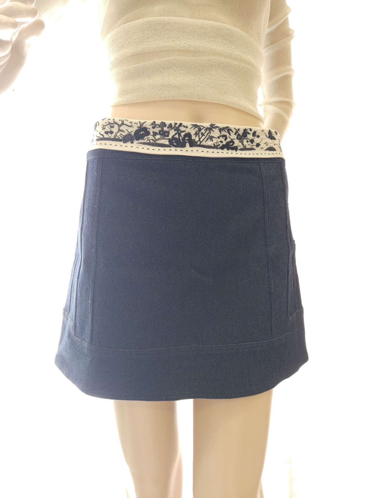 Vintage Rare Vintage Hand-Embroidered Mini Skirt By SHIATZY CHEN Size 28" / US 6 / IT 42 - 2 Thumbnail