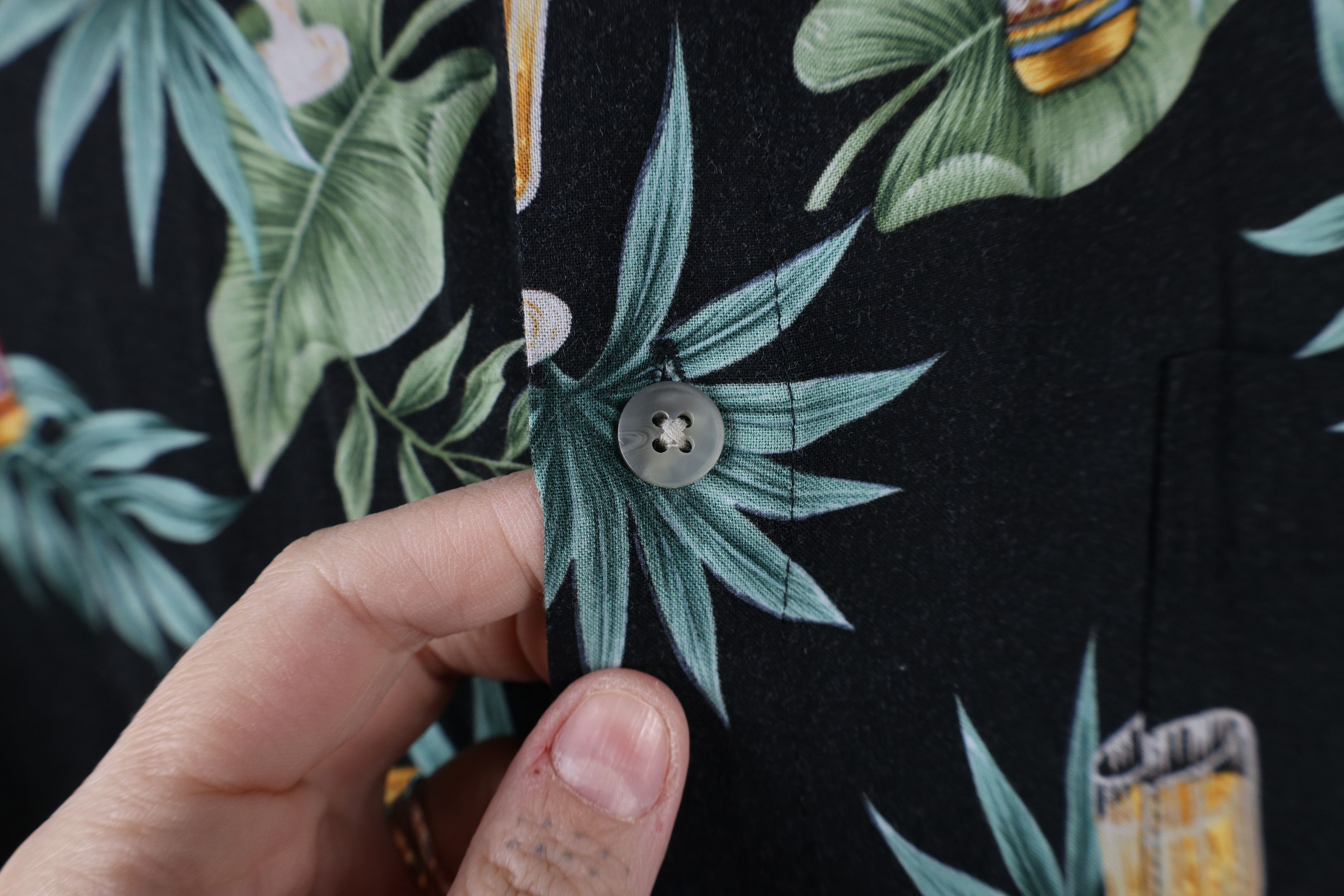Vintage Vintage 90s Streetwear All Over Print Hawaiian Button Shirt Size US L / EU 52-54 / 3 - 7 Thumbnail