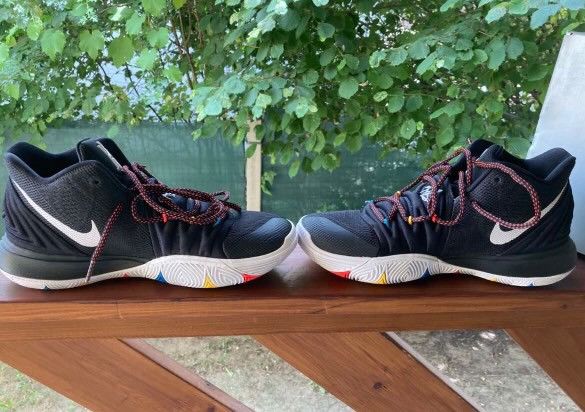 Nike Nike Kyrie Erving (Friends) Size US 10 / EU 43 - 6 Thumbnail