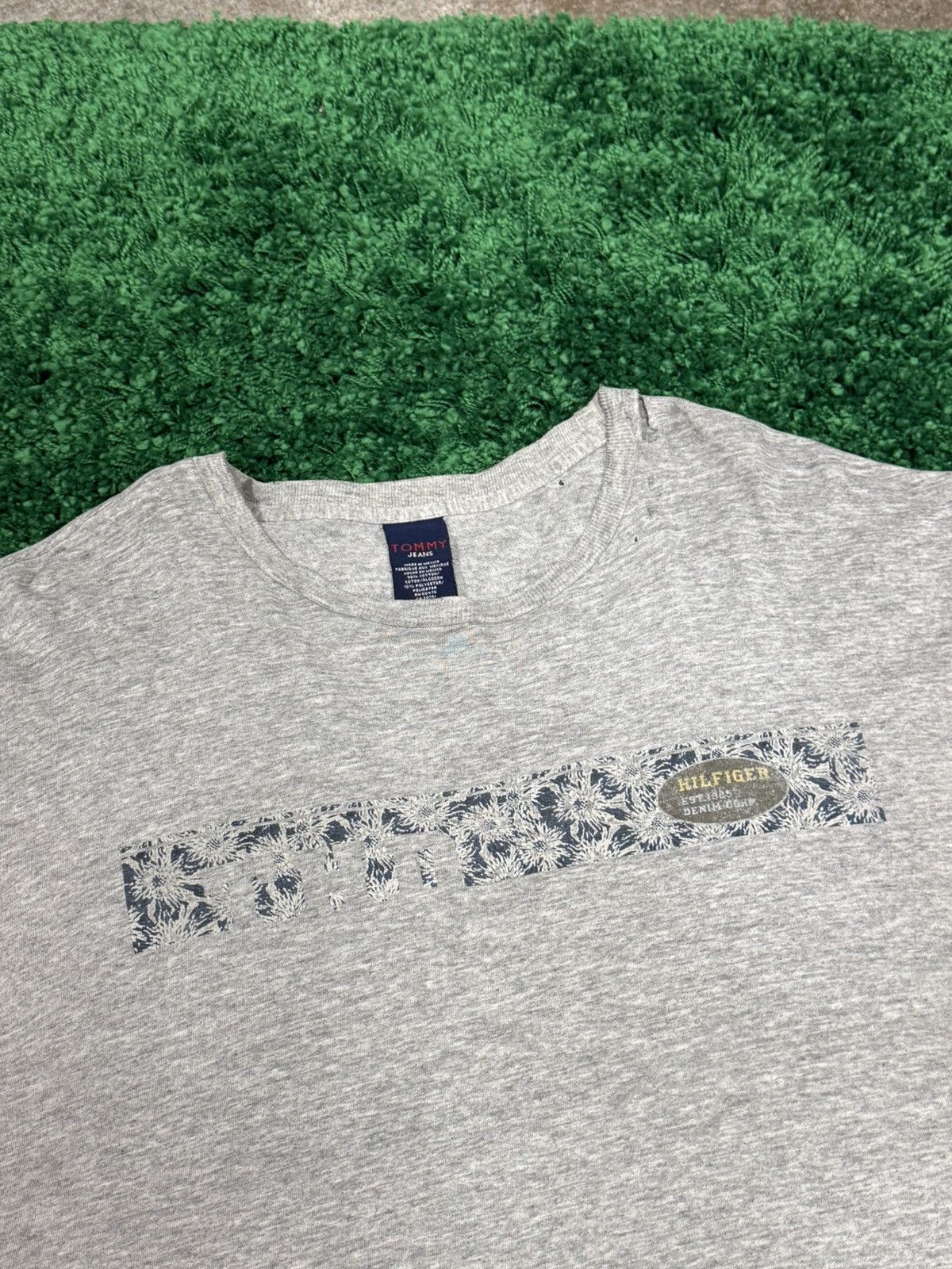 Tommy Jeans Vintage Distressed Tommy Jeans Grey Floral Logo Tee Large Size US L / EU 52-54 / 3 - 3 Thumbnail
