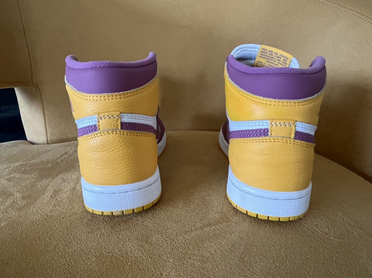 Jordan Brand × Nike 2022 Air Jordan 1 Retro High OG 'Brotherhood' Size US 5 / EU 37 - 4 Thumbnail