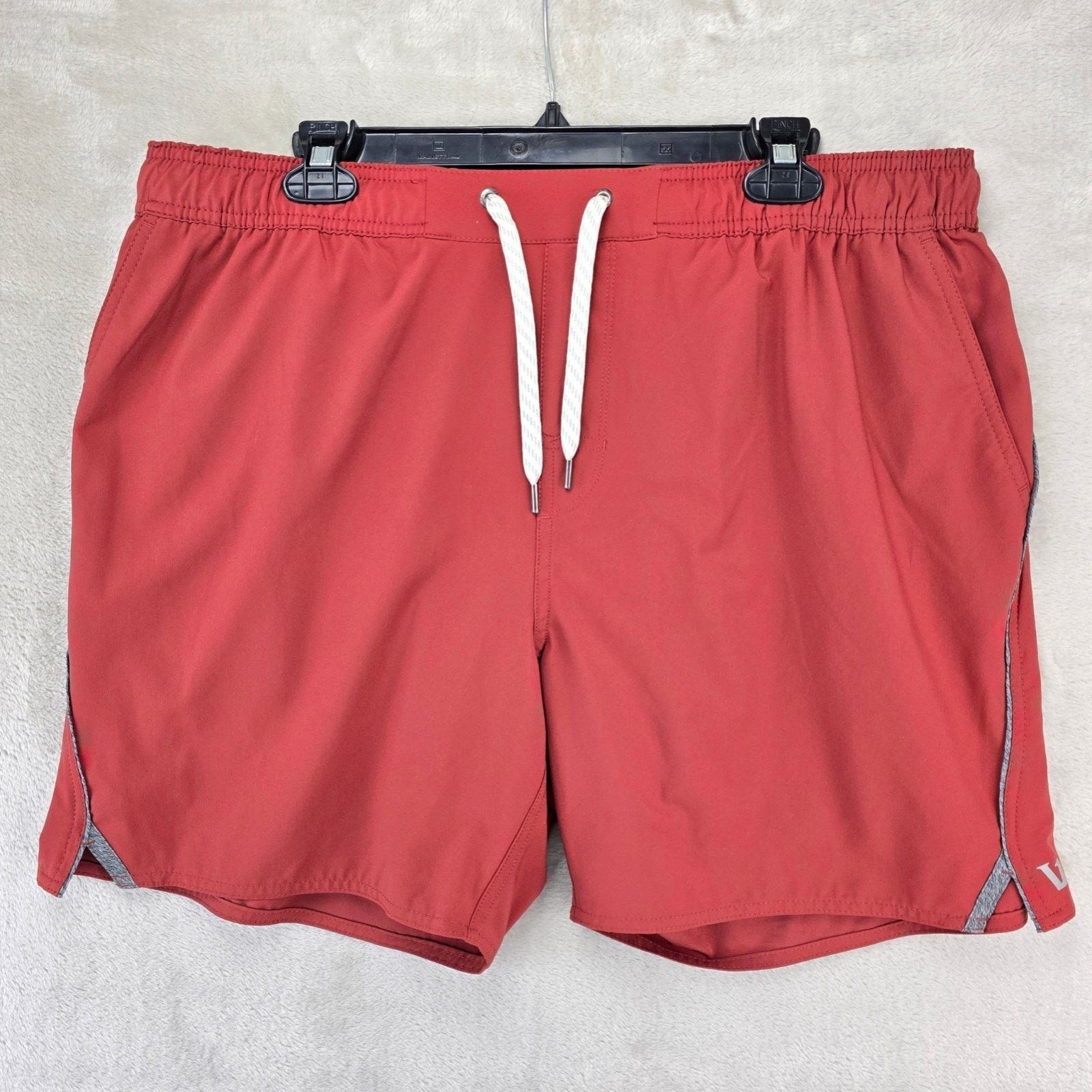 Vuori Vuori Shorts Mens 2XL XXL Trail 2.0 Lined 6" Gym Training Size US 38 / EU 54 - 1 Thumbnail