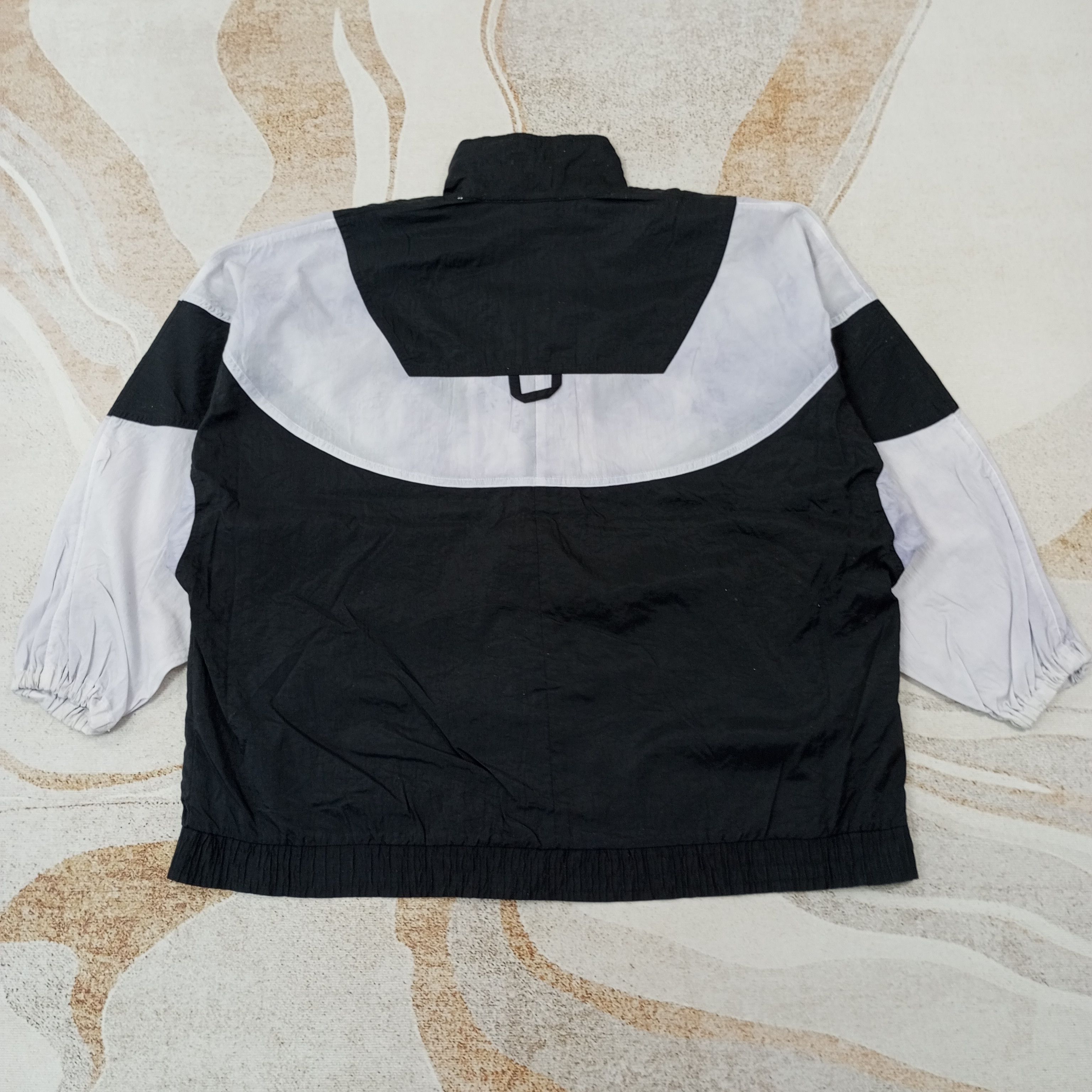 Nike Nike Small Logo Windbreaker Jacket c232n5 Size US XL / EU 56 / 4 - 3 Thumbnail