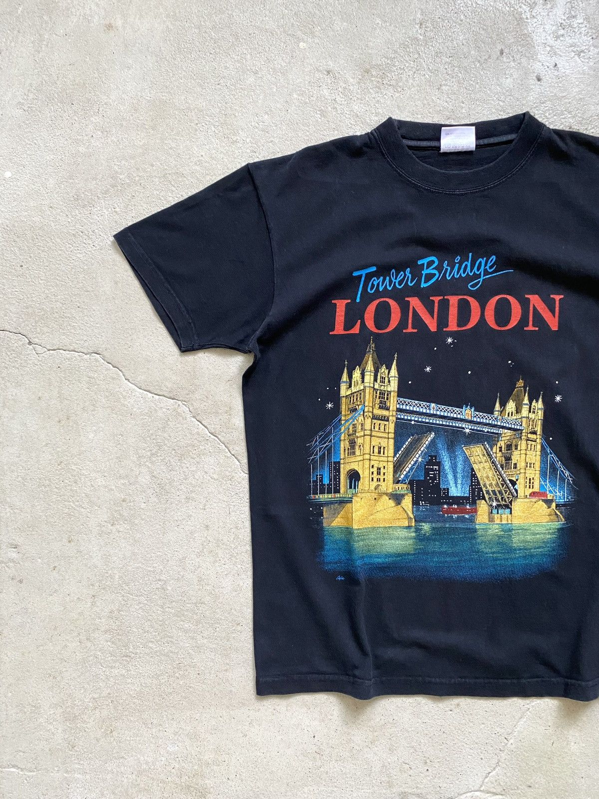 Band Tees Vintage 1990’s Tower Bridge London Art T Shirt Size US M / EU 48-50 / 2 - 2 Thumbnail
