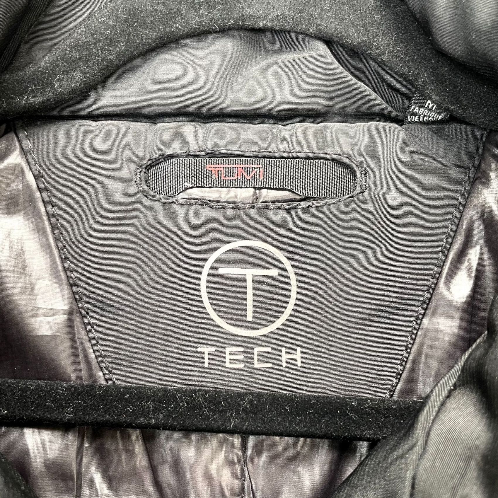 Tumi Tumi Jacket Mens Medium Black Tech Performance Windbreaker Coat Packable Hood Jacket/Coat Short Zip Hooded Windbreaker Mens Regular Size M Black Size US M / EU 48-50 / 2 - 4 Thumbnail