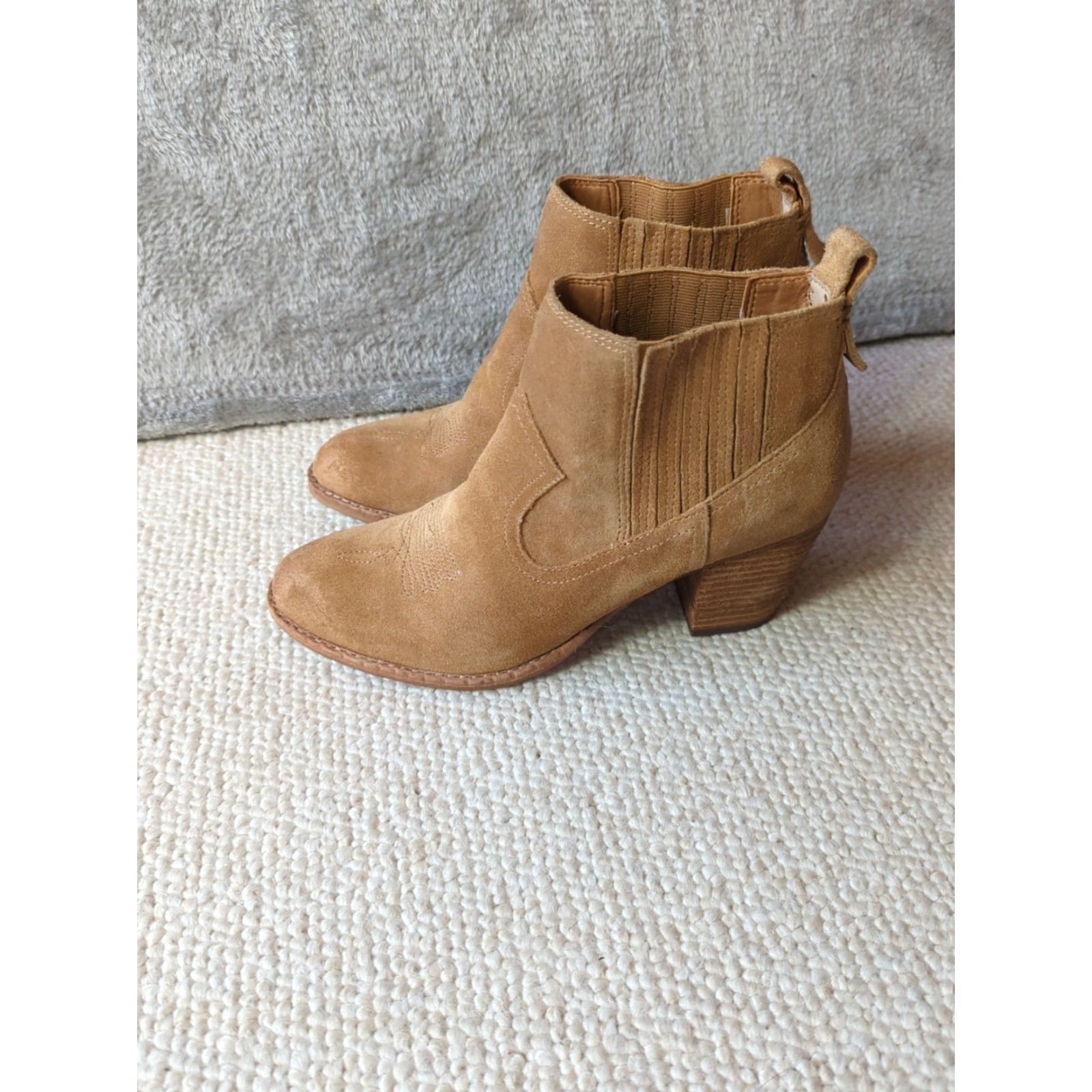 Dolce Vita Dolce Vita Boots Womens Tan Suede Western Cowgirl Ankle Bootie Size 7.5 Brown Pointed Toe Pull On Mid Heel Bohemian City Clubwear 7.5 Womens Boots Size US 8 / IT 38 - 4 Thumbnail