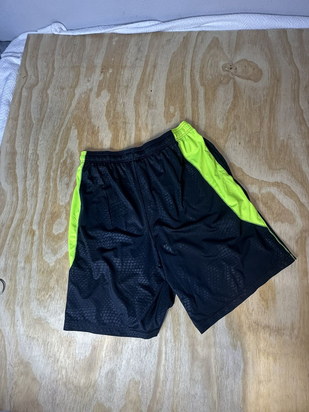 Under Armour Under Armour Black Green Gym Shorts Athletic Size Large Size US 34 / EU 50 - 4 Thumbnail