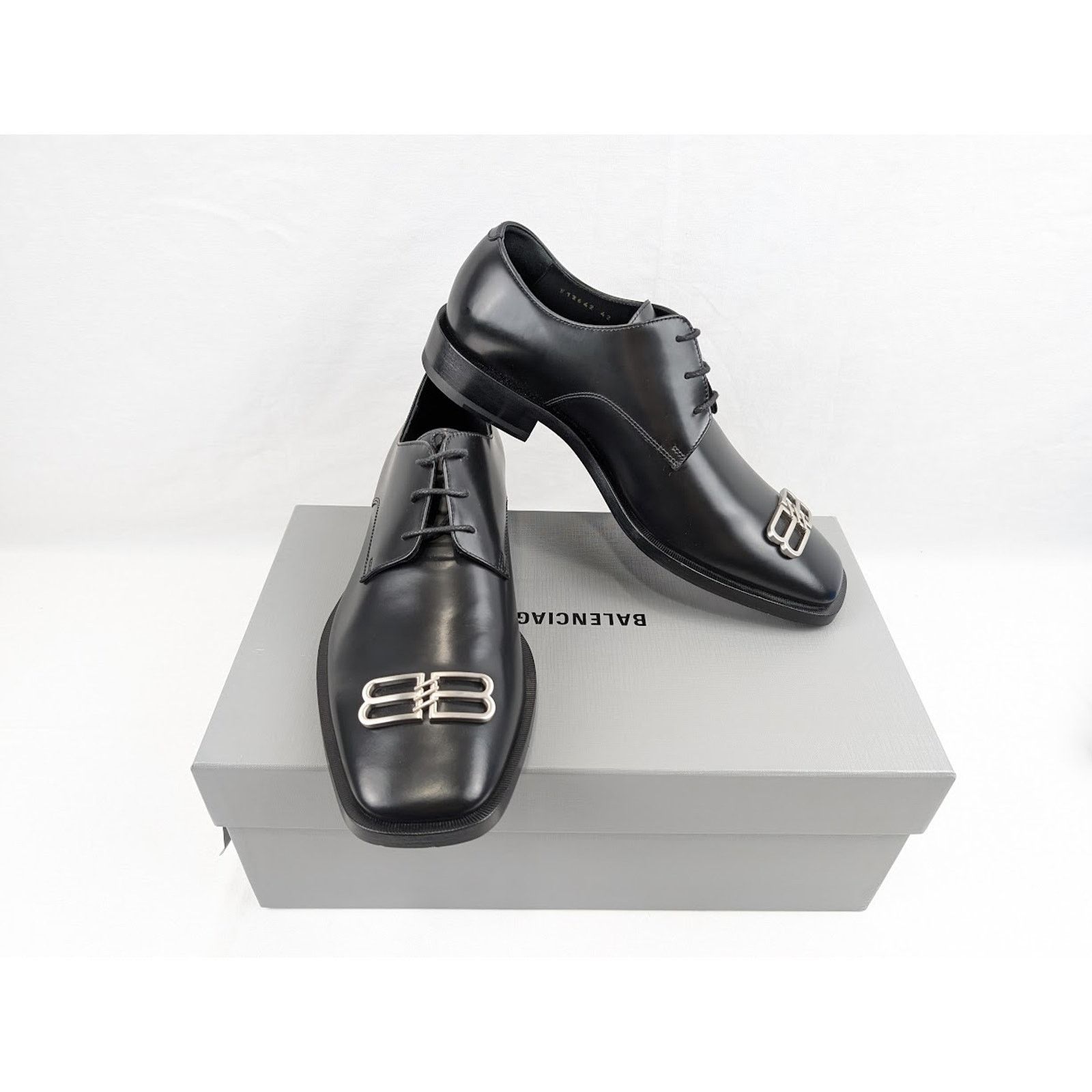 Balenciaga o1rshd1 Smooth Rim BB Icon Derbie Shoes in Black Size US 10 / EU 43 - 19 Thumbnail