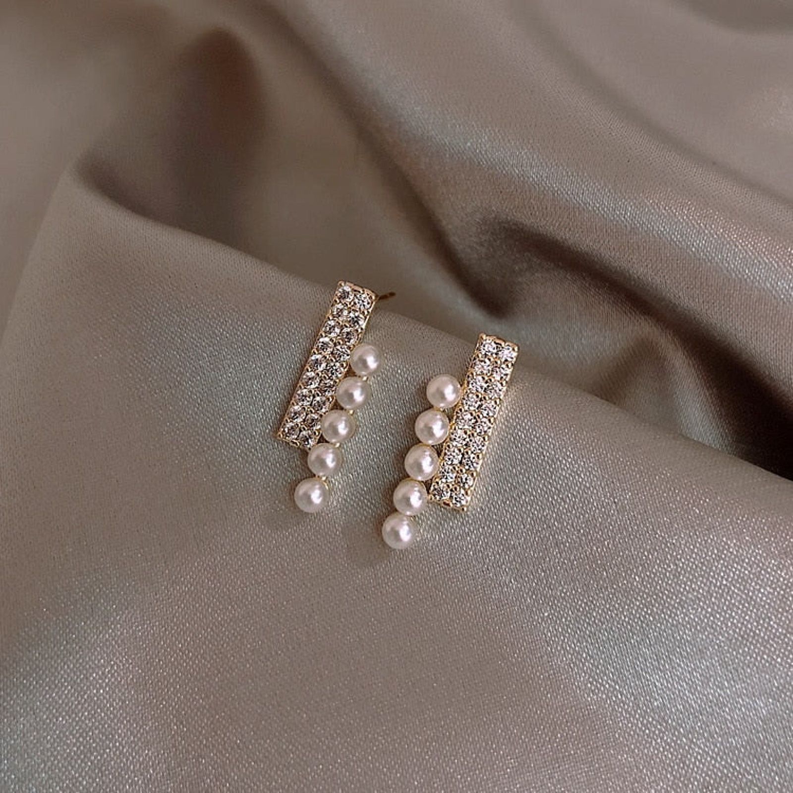 Diamond Earrings x Jewelry Penelope Crystal Pearl Dainty Earrings in Gold, Women's