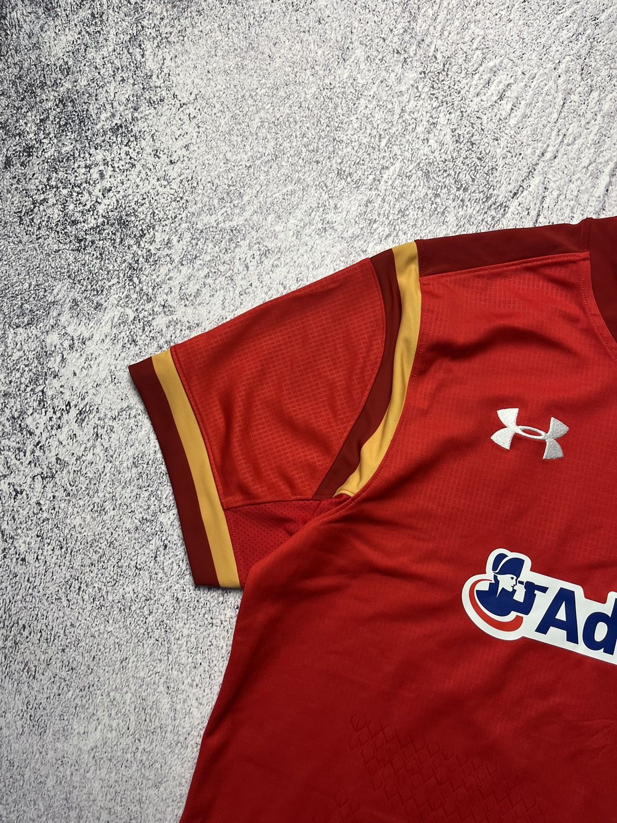Vintage Under Armour Wales Rugby Shirt Red Admiral HeatGear Loose Size US L / EU 52-54 / 3 - 6 Thumbnail