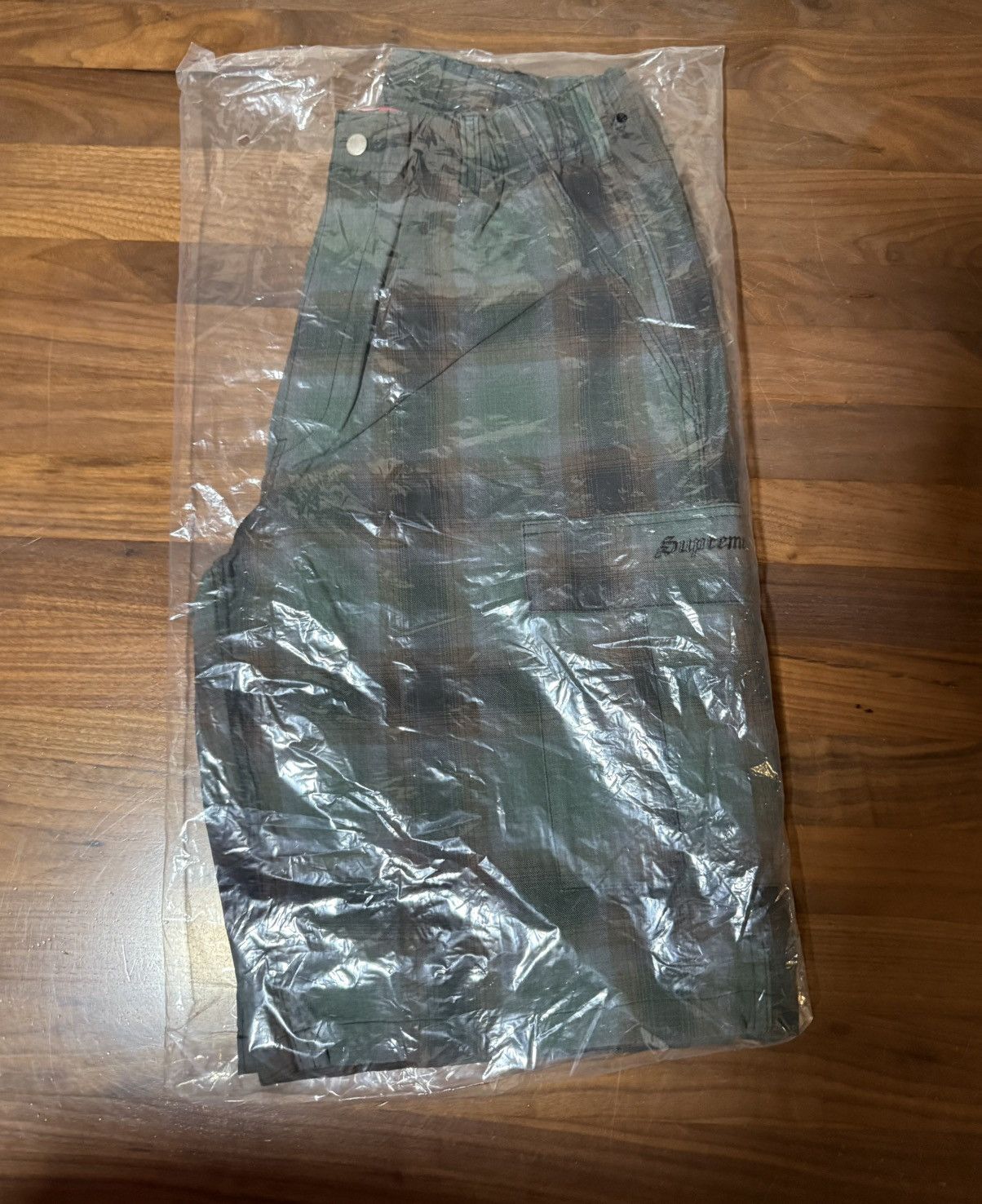 Supreme Supreme Shadow Plaid Cargo Short SS25 Green Shorts Size US 34 / EU 50 - 6 Thumbnail