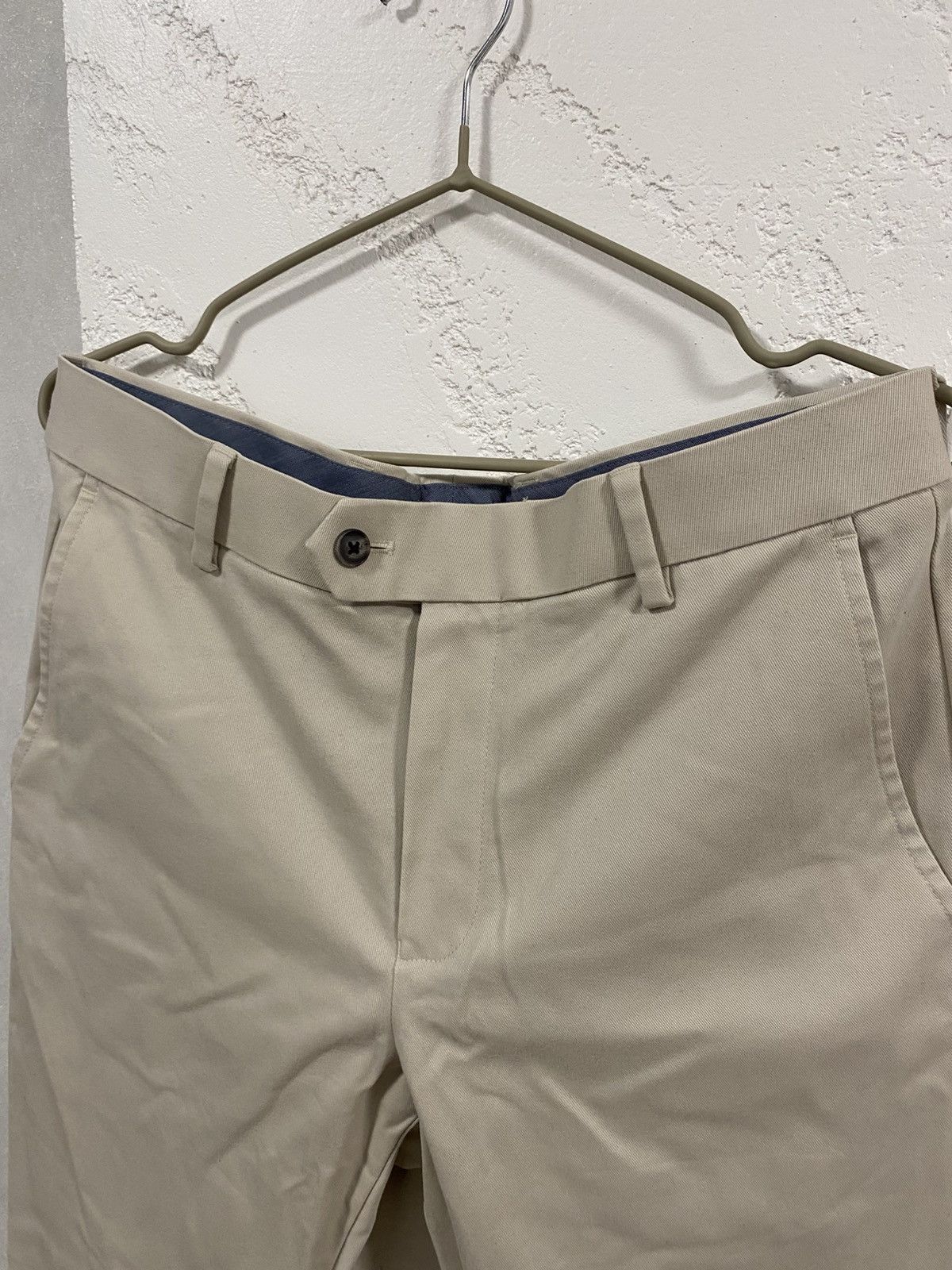 Charles Tyrwhitt Charles Tyrwhitt Beige Slim Fit Chinos Pants Size: 30 Size US 30 / EU 46 - 2 Thumbnail