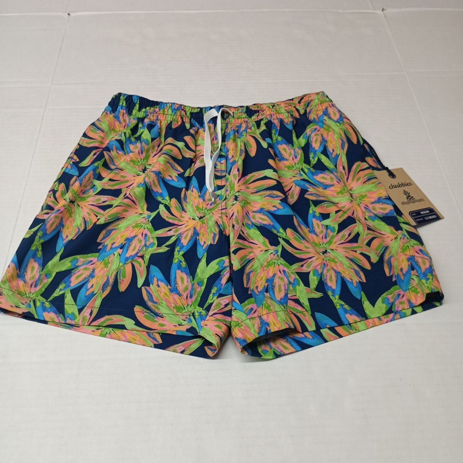 Chubbies Chubbies Men's The Ocean Flowers Swim Trunks Size M 5.5 Ins Size US 28 / EU 44 - 1 Thumbnail