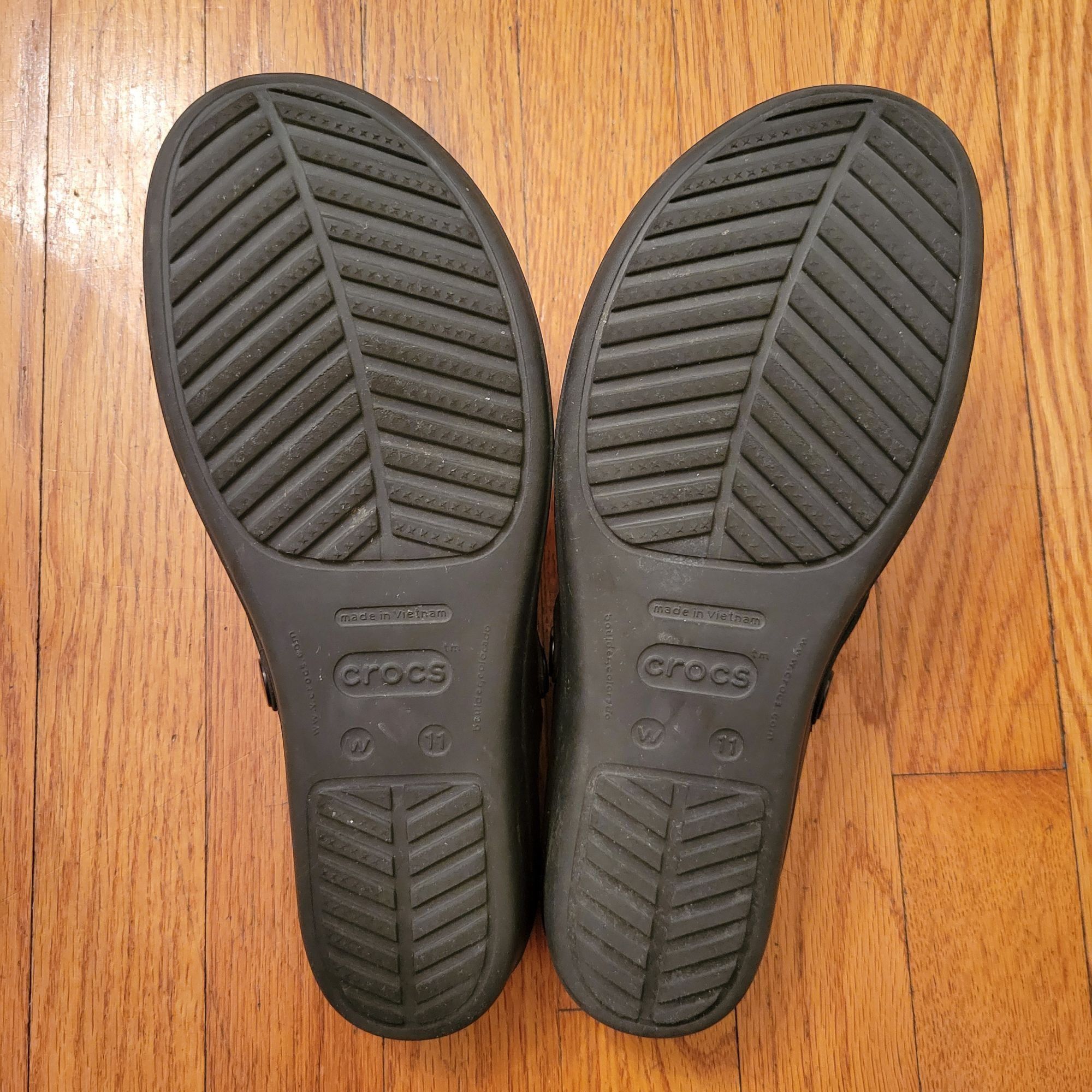 Crocs Crocs Comfort Black Thong Sandals Silver Hammered Medallion Size US 11 / IT 41 - 6 Thumbnail