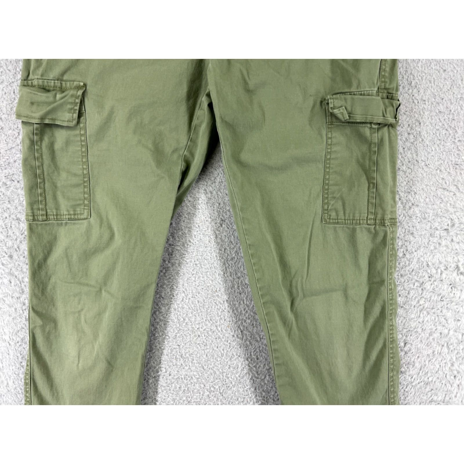 Vintage Cali 1850 Pants Womens Cargo Army Green Mid Rise Ankle Zip Cotton Blend 9 Tapered Pants Womens Green Cargo 9” rise Size 30" / US 8 / IT 44 - 6 Thumbnail