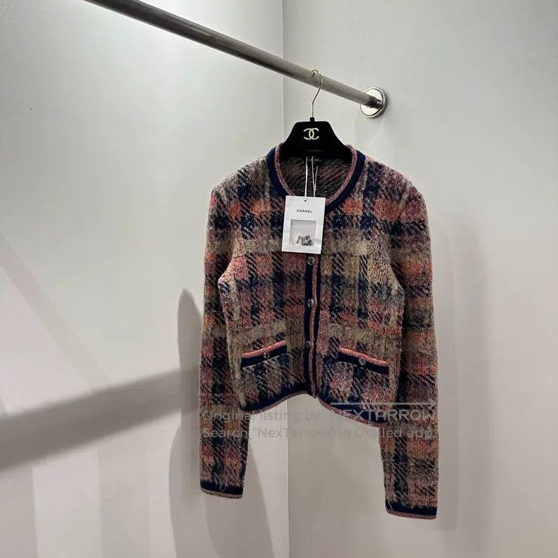 Chanel Chanel Color-matched plaid diamond buckle cashmere cardiga Size XS / US 0-2 / IT 36-38 - 1 Thumbnail